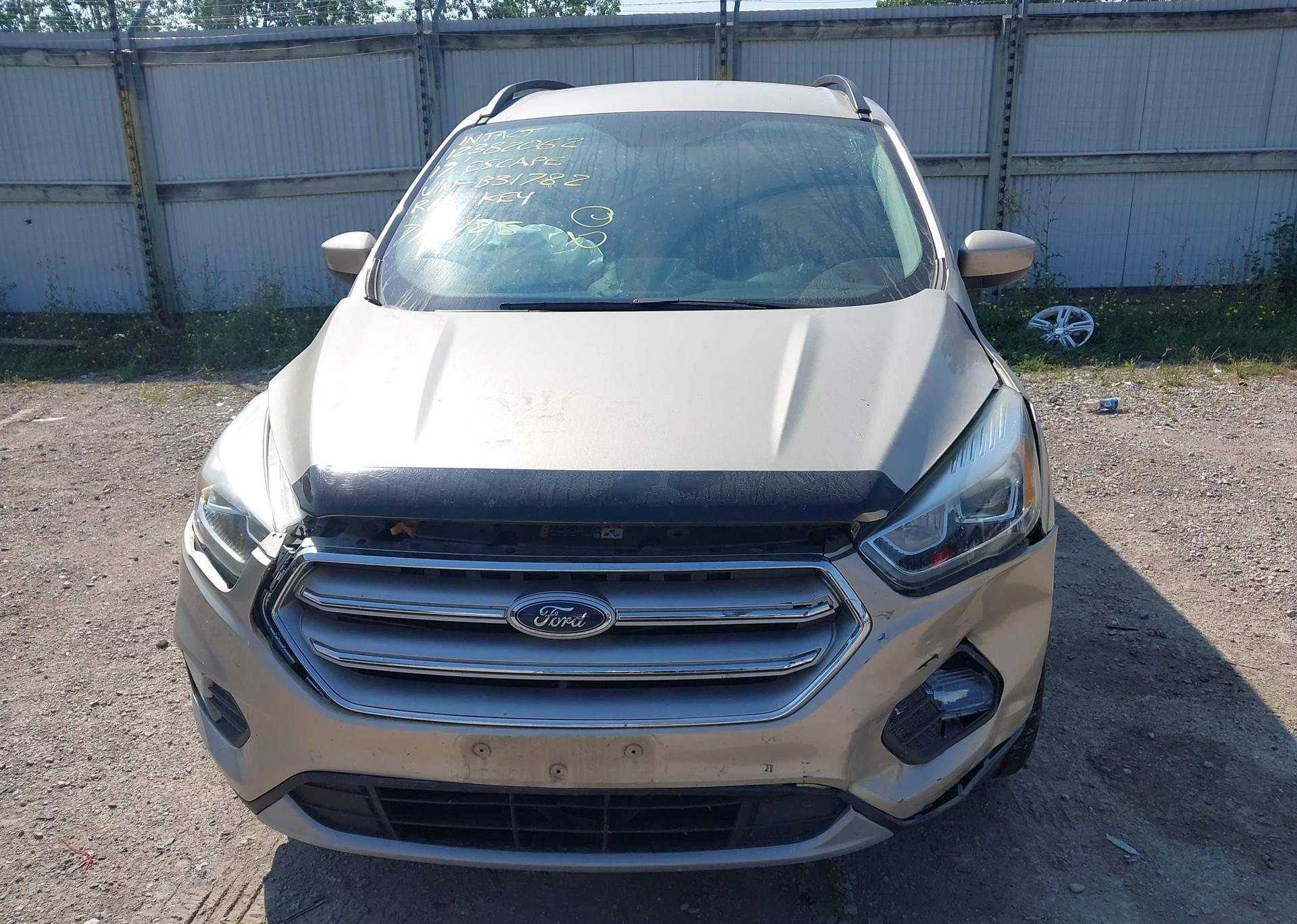 2017 FORD ESCAPE SE