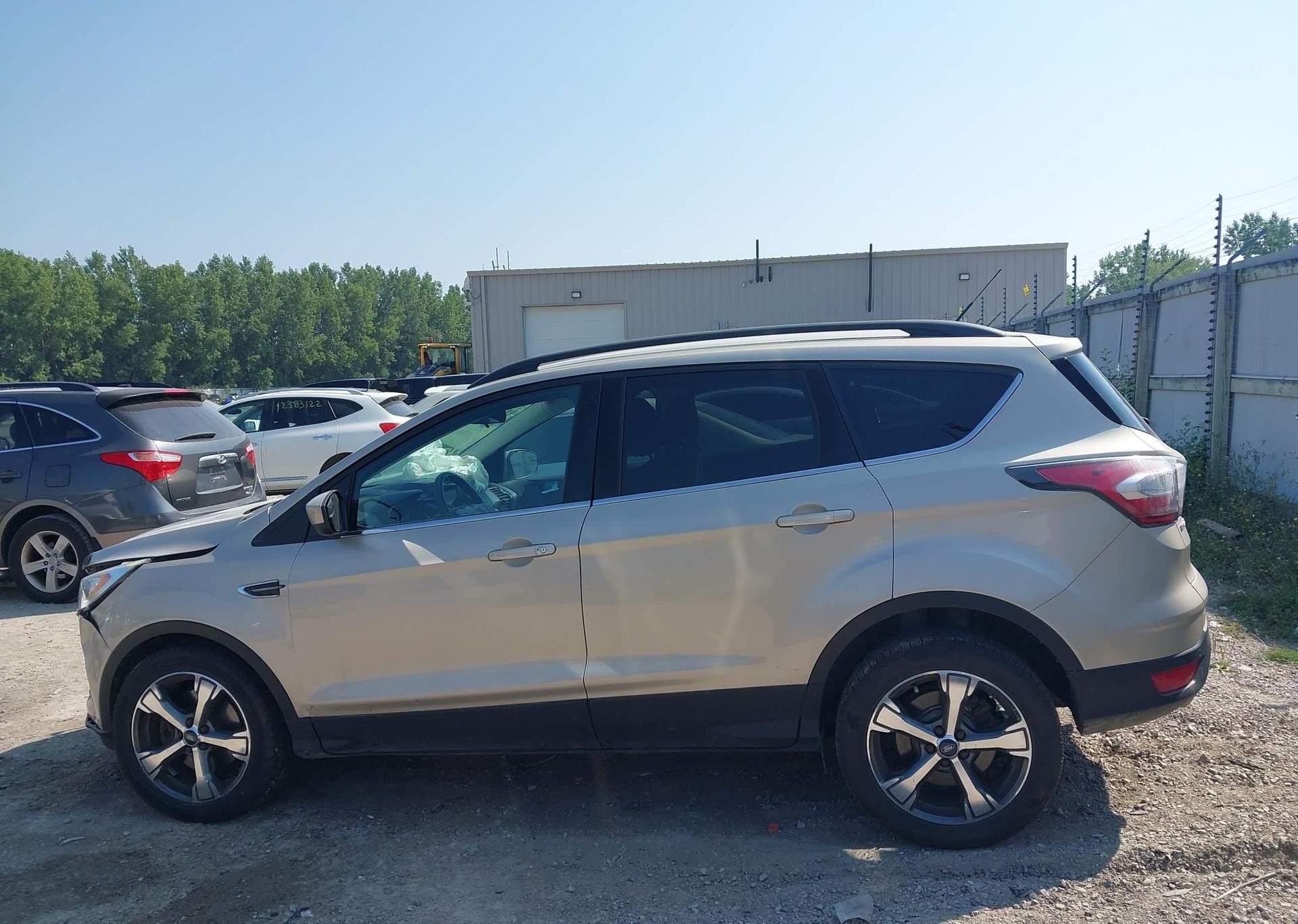 2017 FORD ESCAPE SE