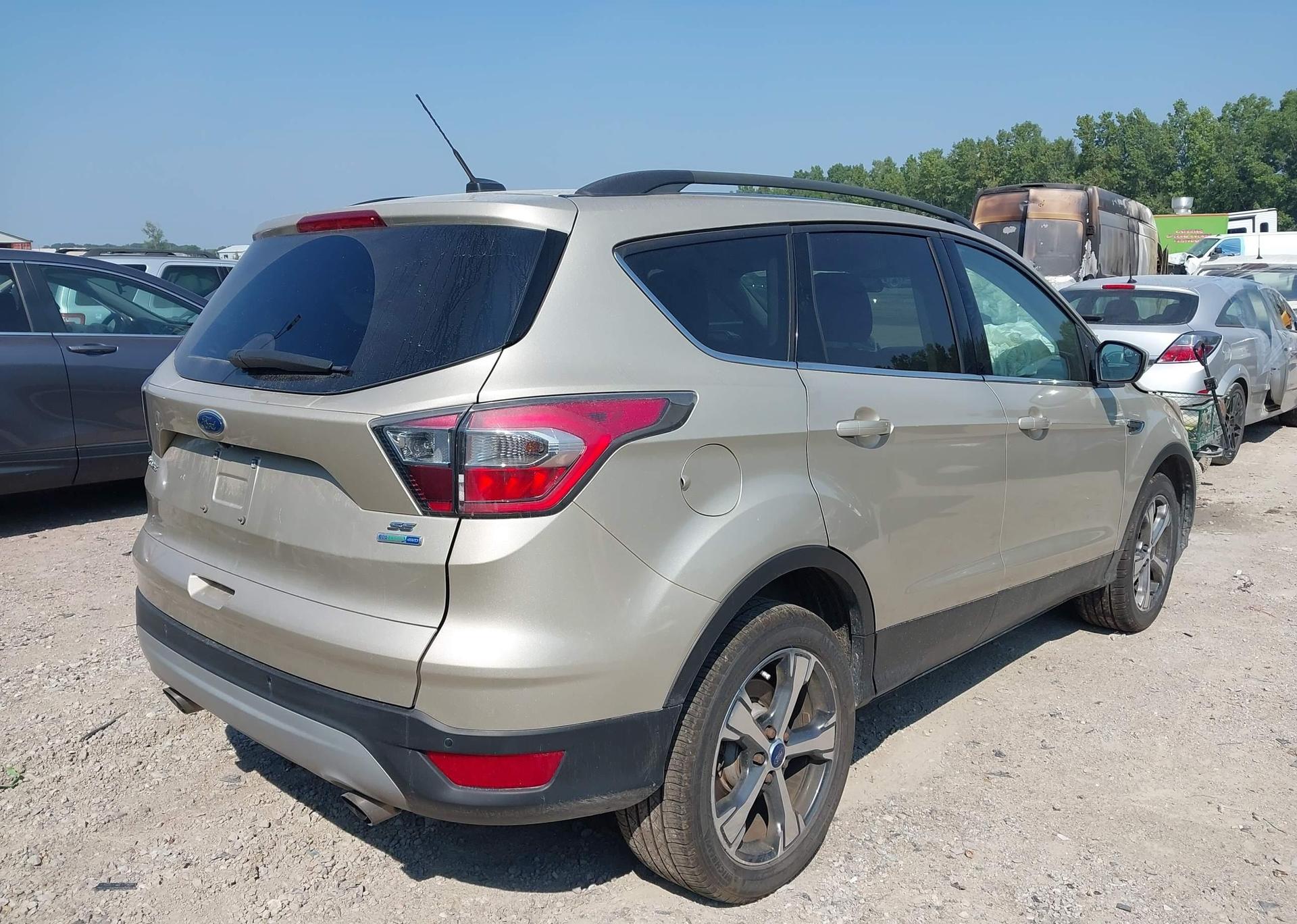 2017 FORD ESCAPE SE