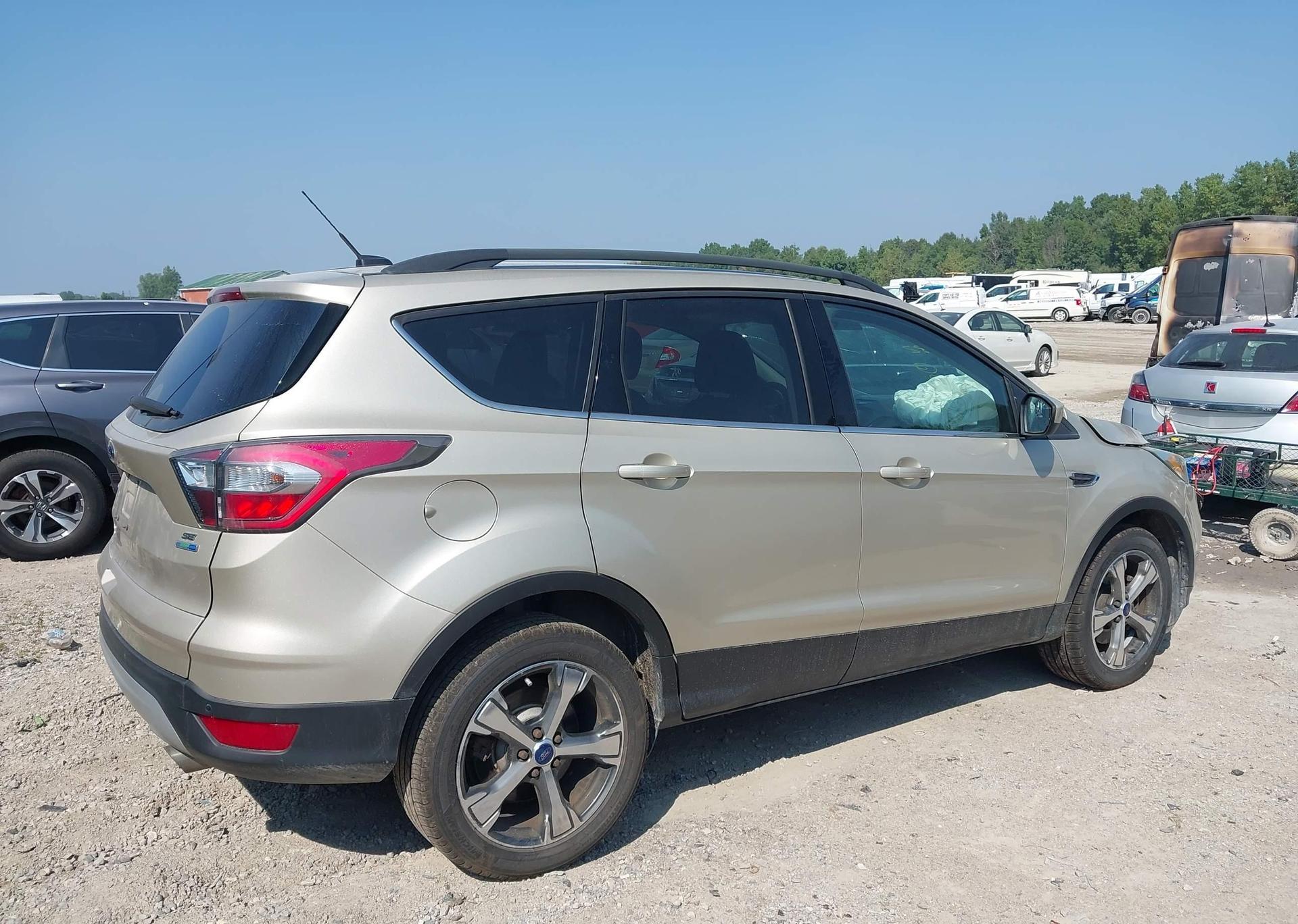 2017 FORD ESCAPE SE