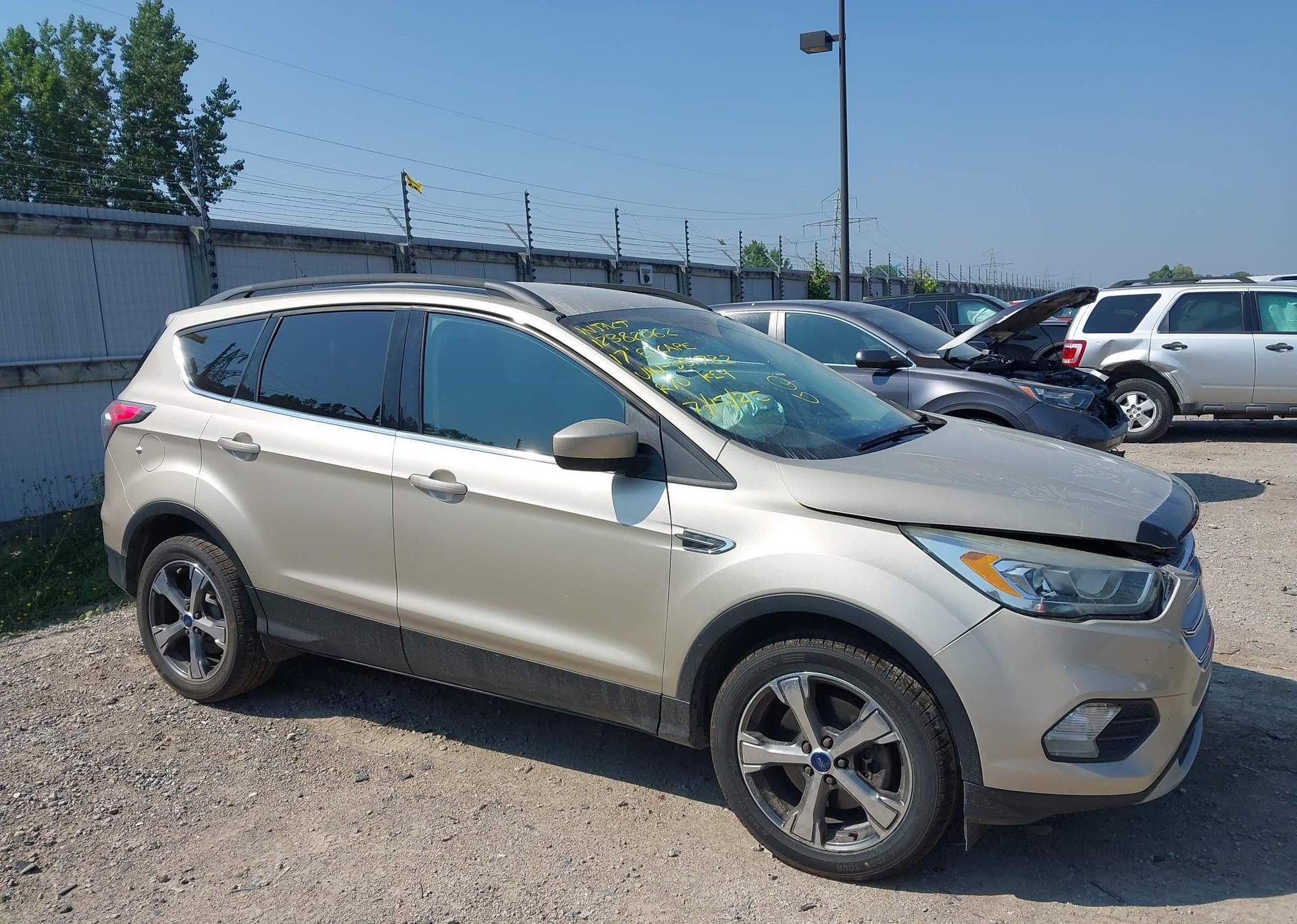 2017 FORD ESCAPE SE