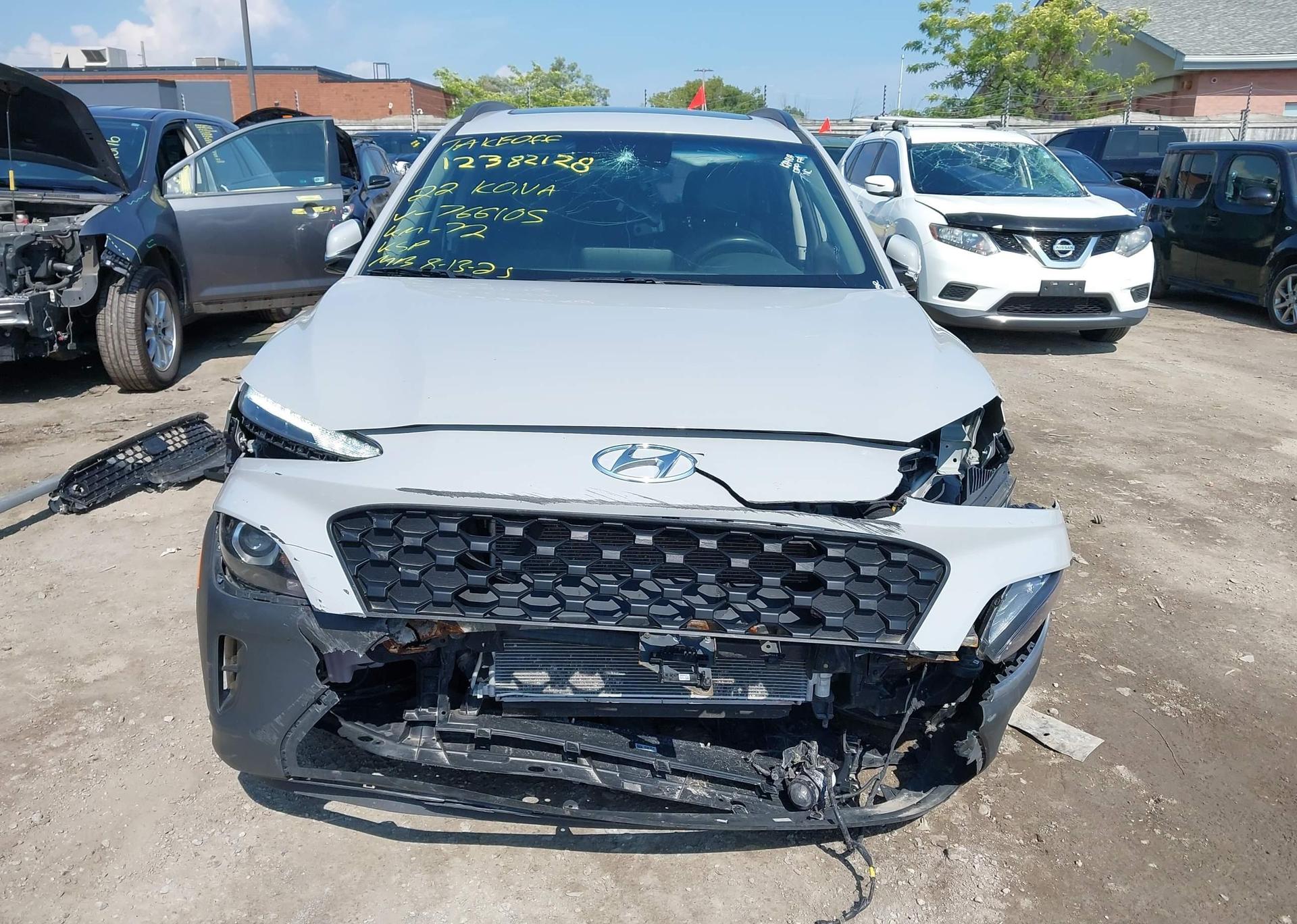 2022 HYUNDAI KONA PREFERRED AWD WITH SUN AND LEATHER PACKAGE