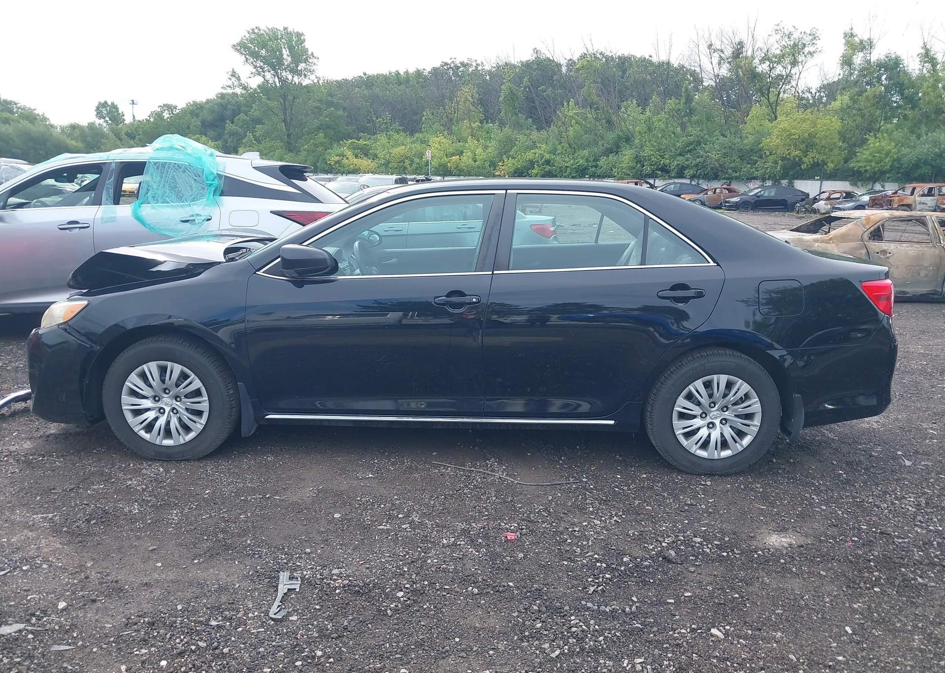 2012 TOYOTA CAMRY SE