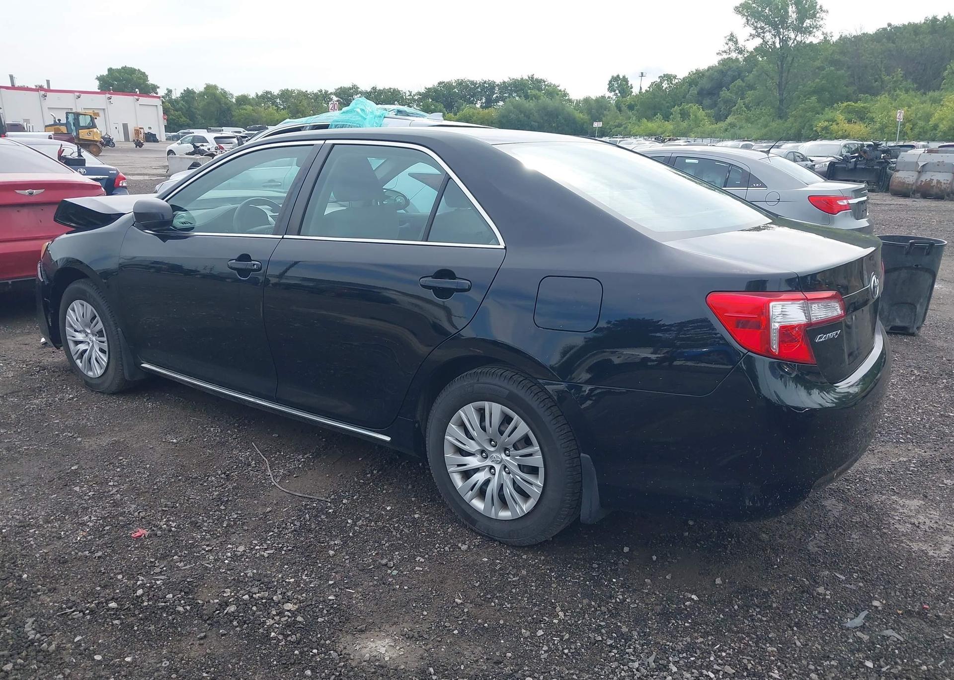 2012 TOYOTA CAMRY SE