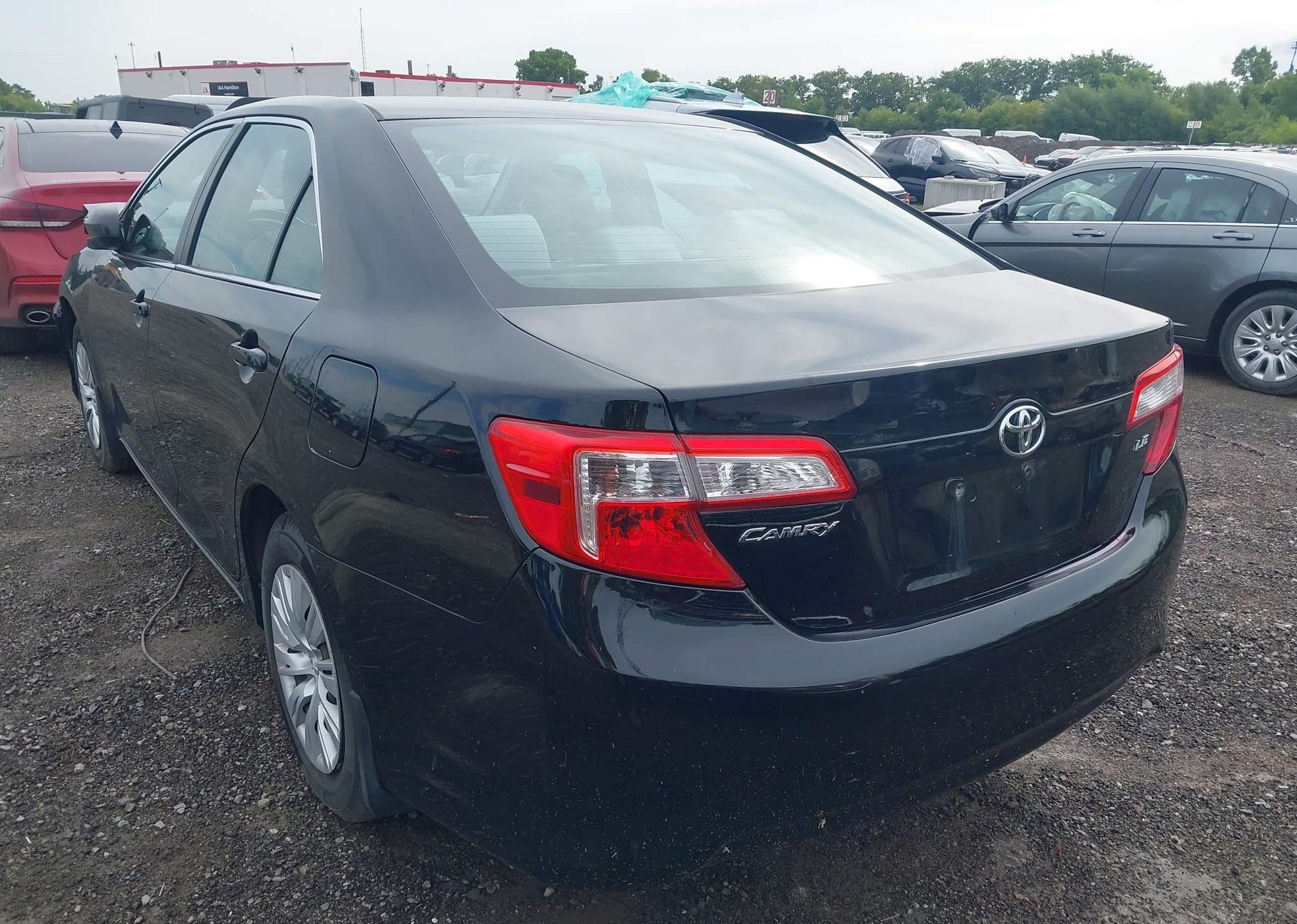 2012 TOYOTA CAMRY SE