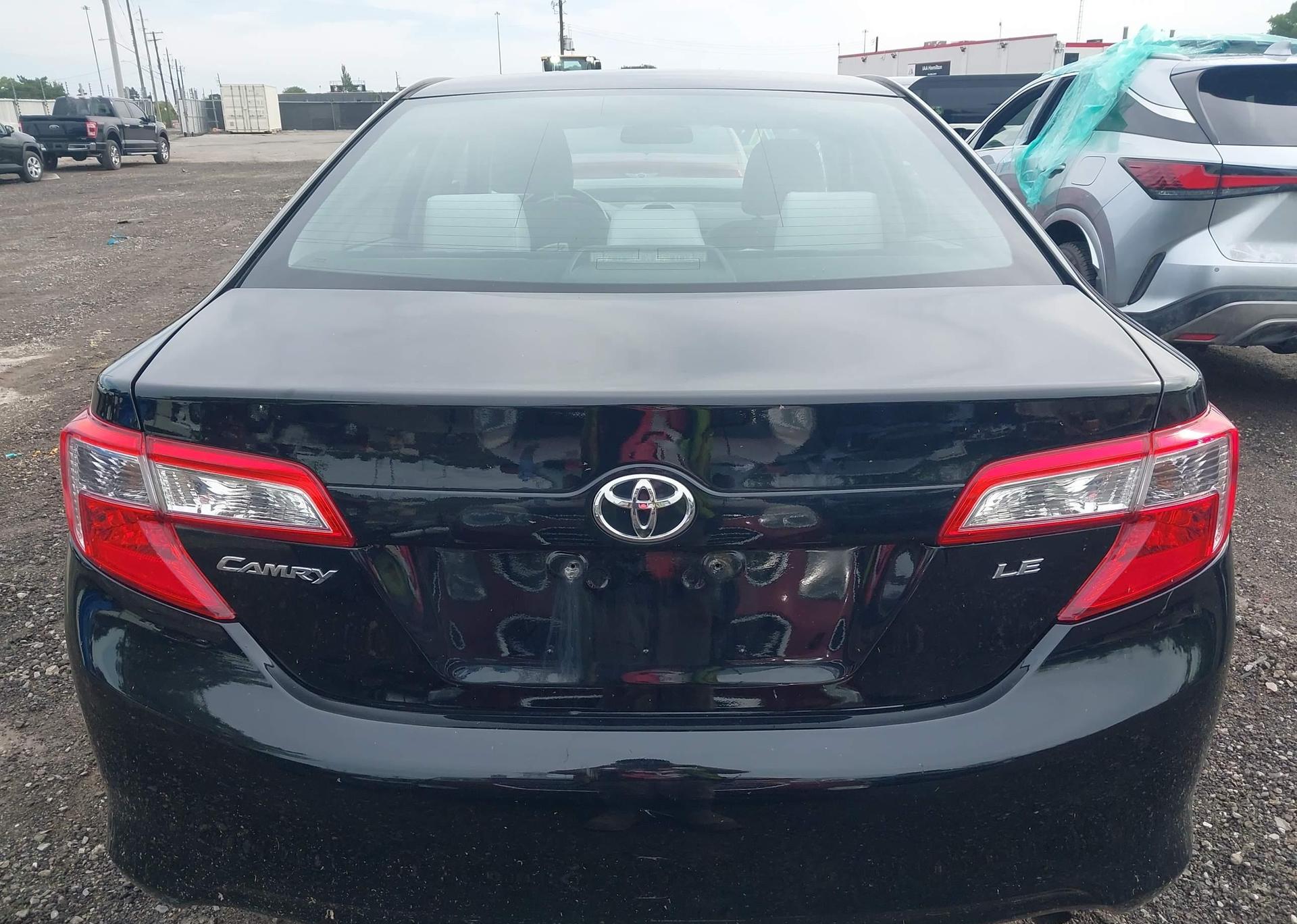 2012 TOYOTA CAMRY SE