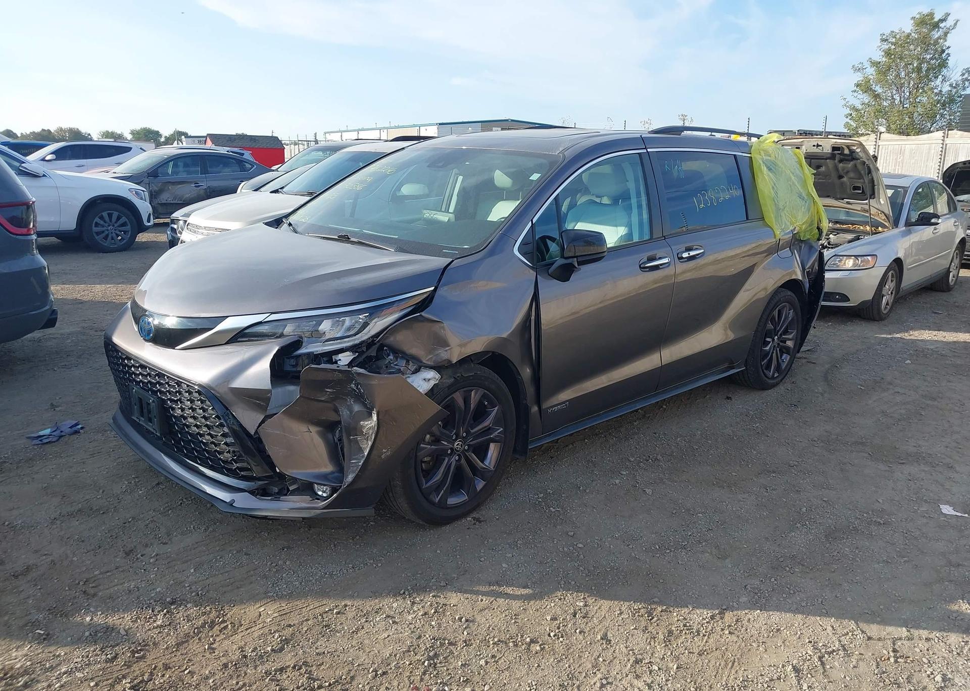 2021 TOYOTA SIENNA LE