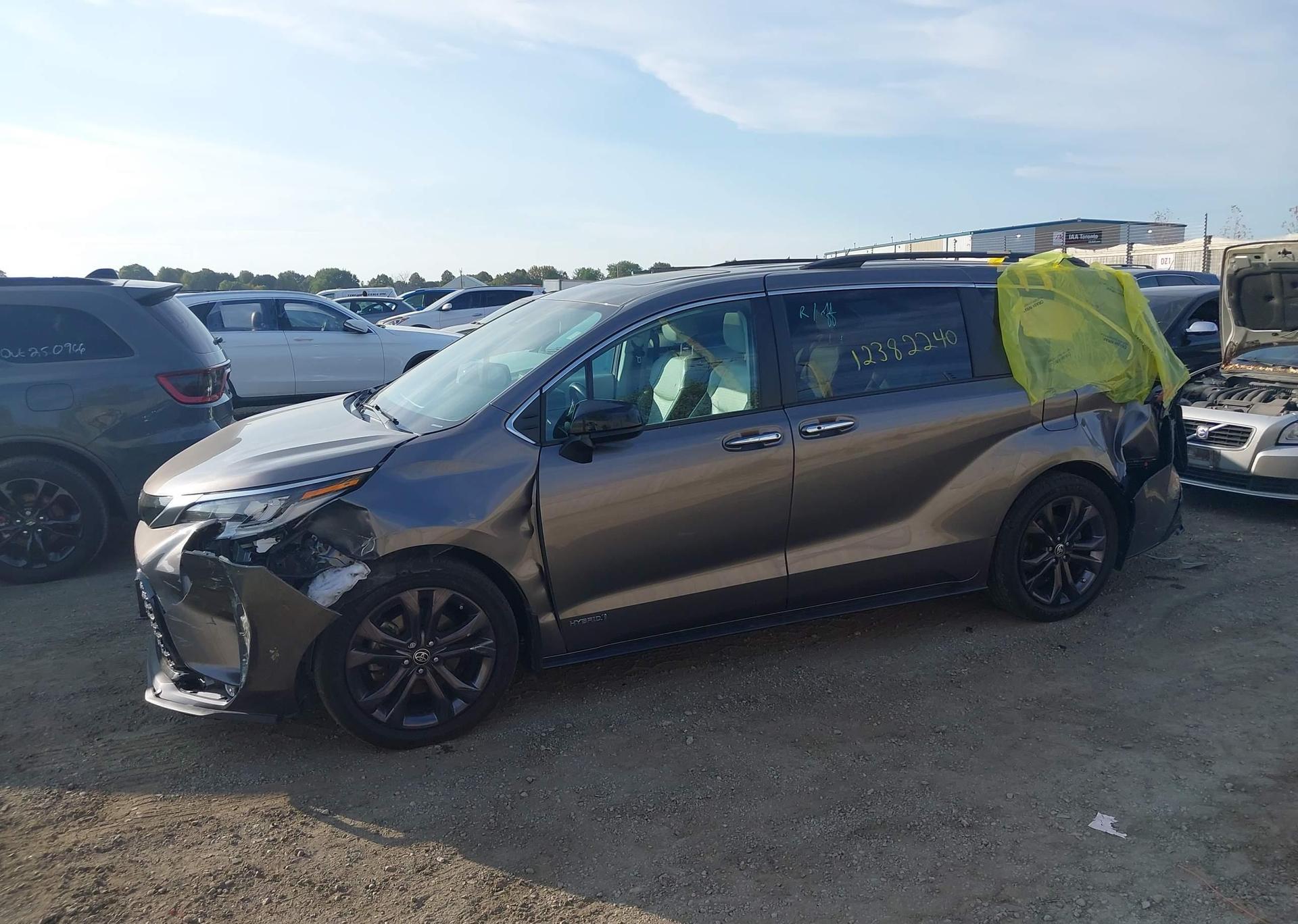 2021 TOYOTA SIENNA LE