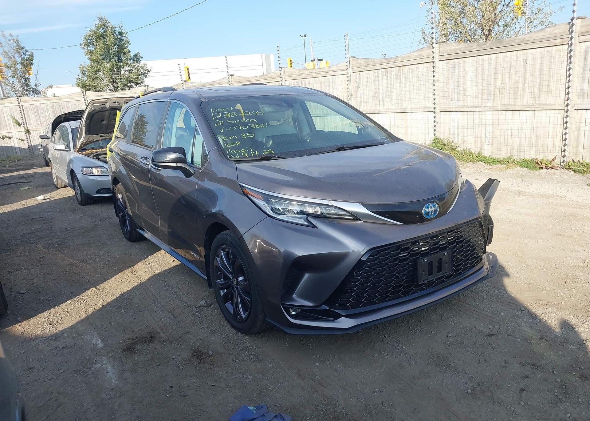 2021 TOYOTA SIENNA LE