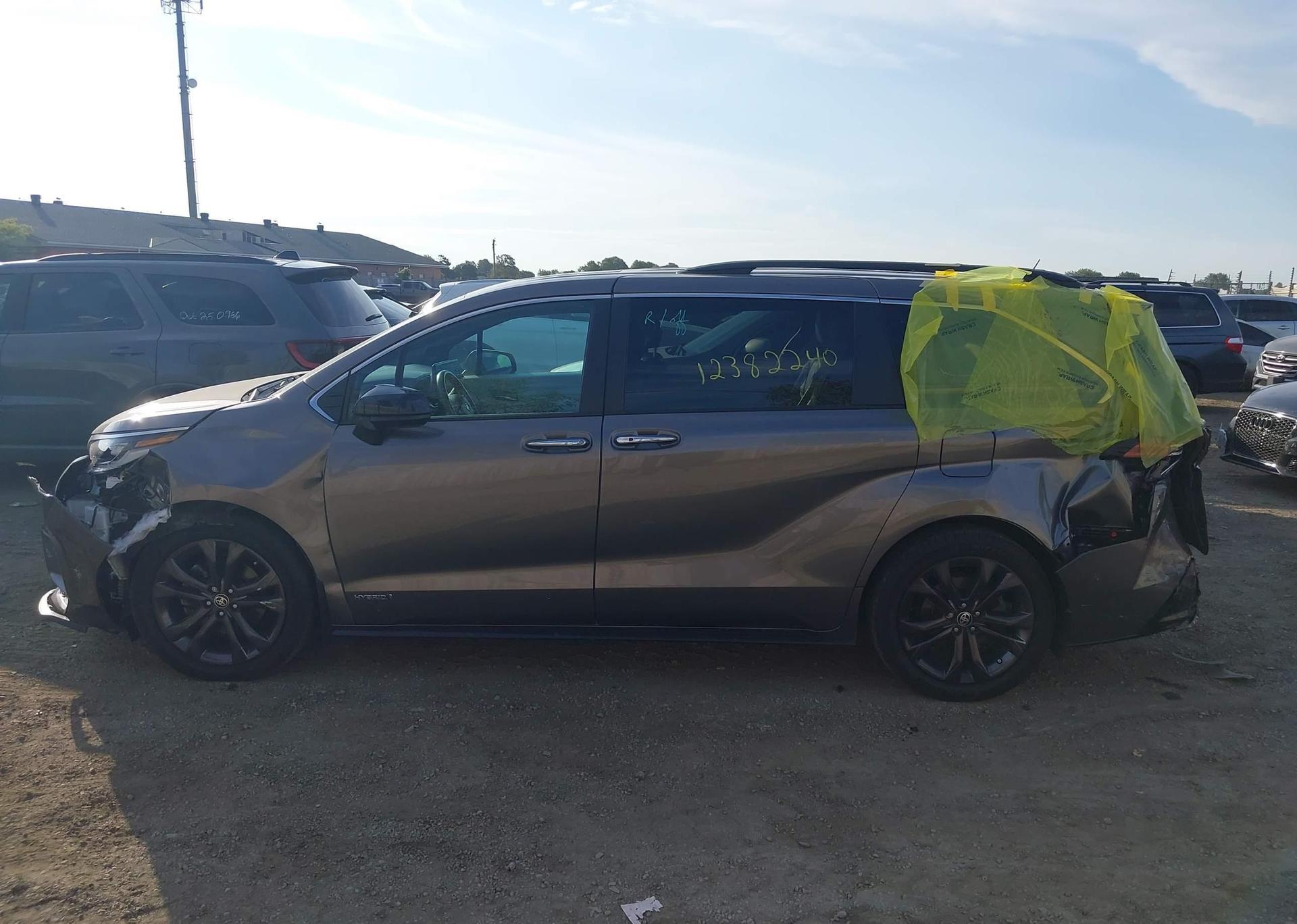 2021 TOYOTA SIENNA LE