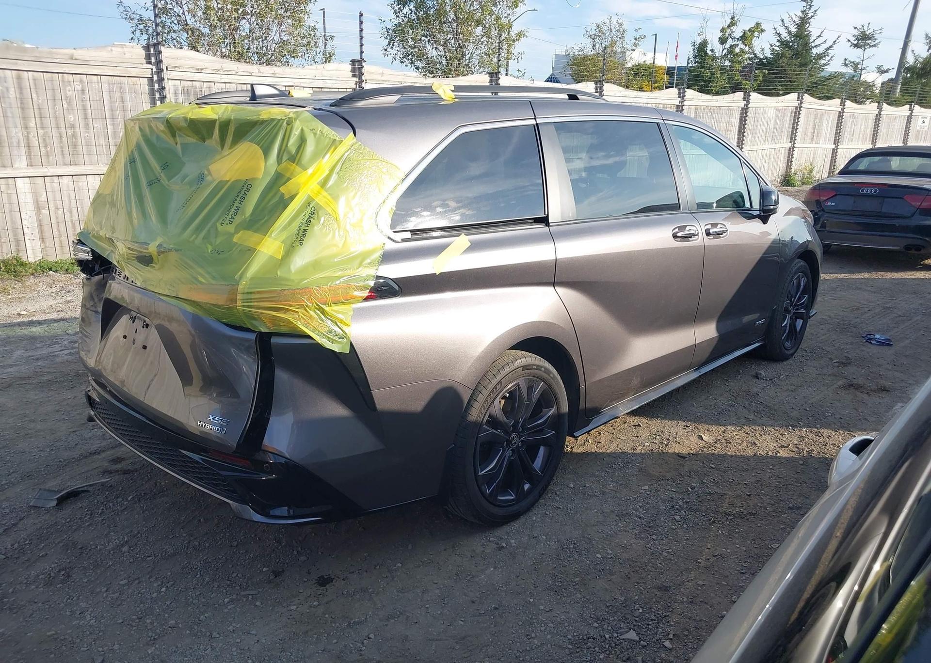 2021 TOYOTA SIENNA LE