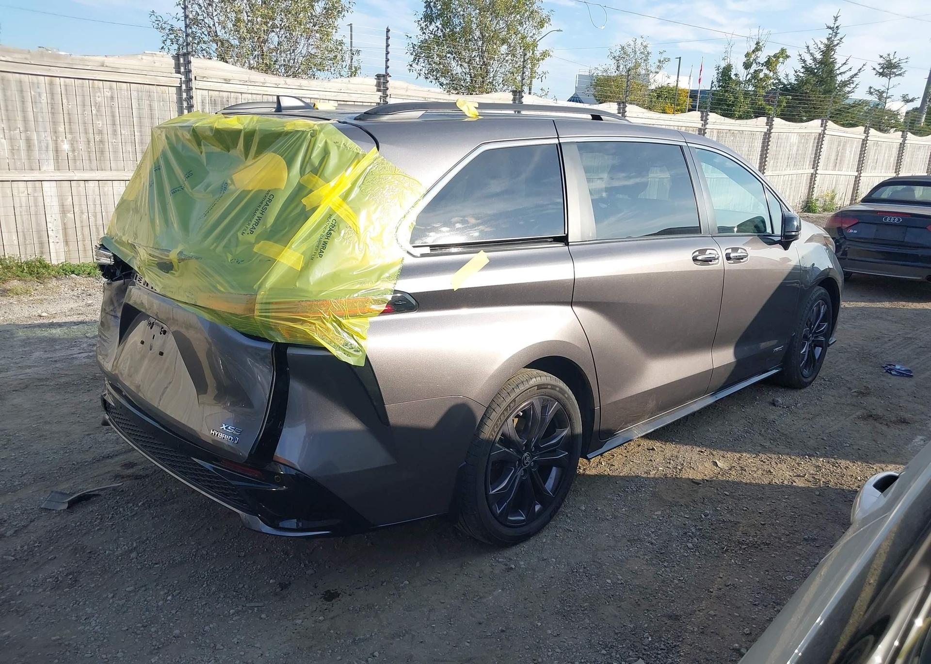 2021 TOYOTA SIENNA LE
