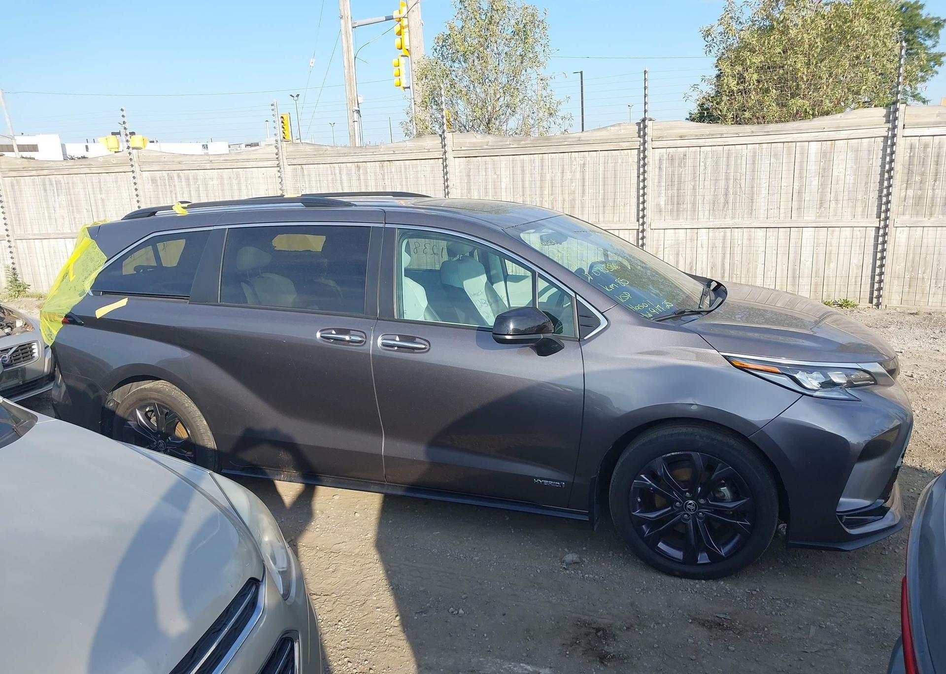 2021 TOYOTA SIENNA LE