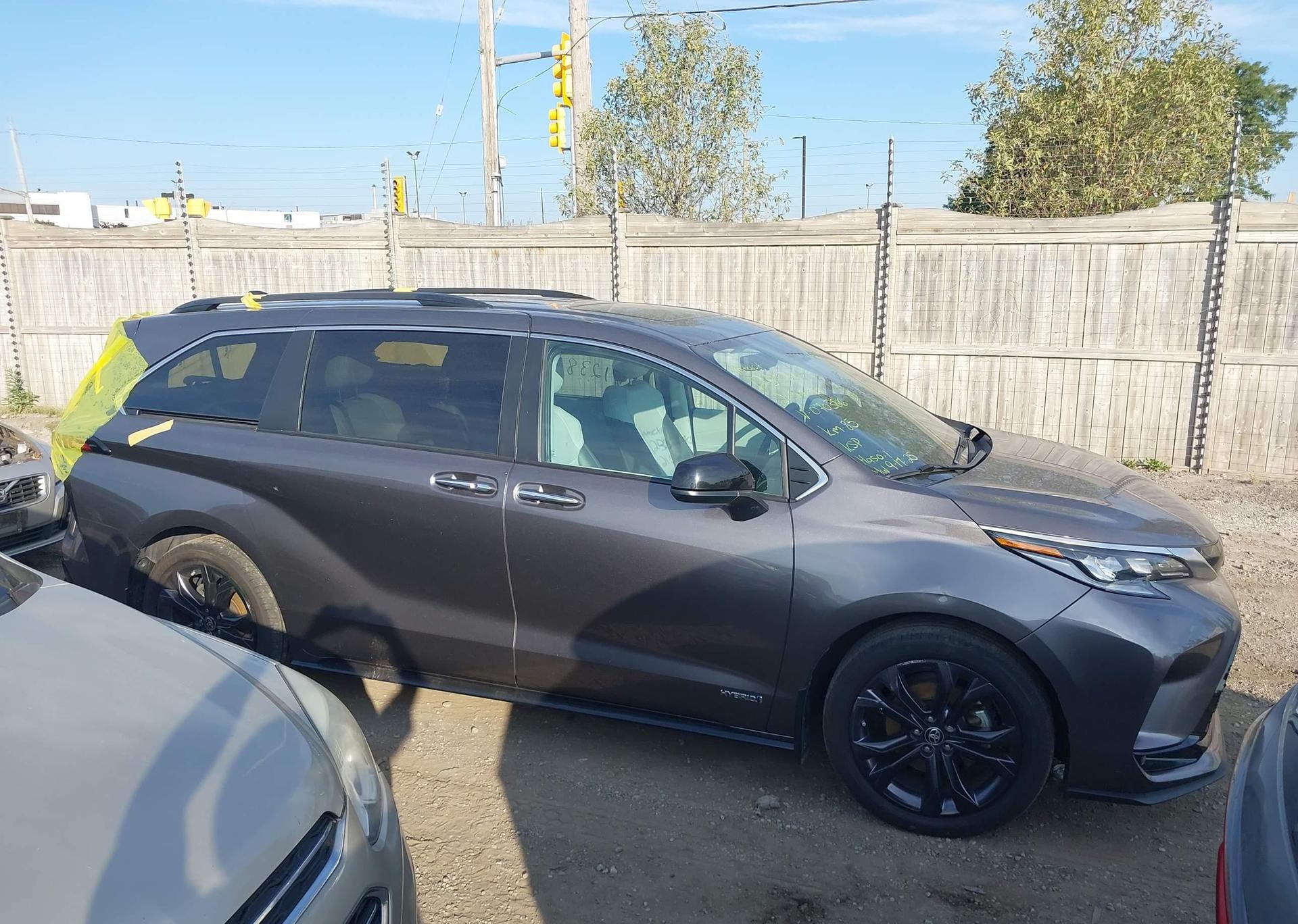 2021 TOYOTA SIENNA LE