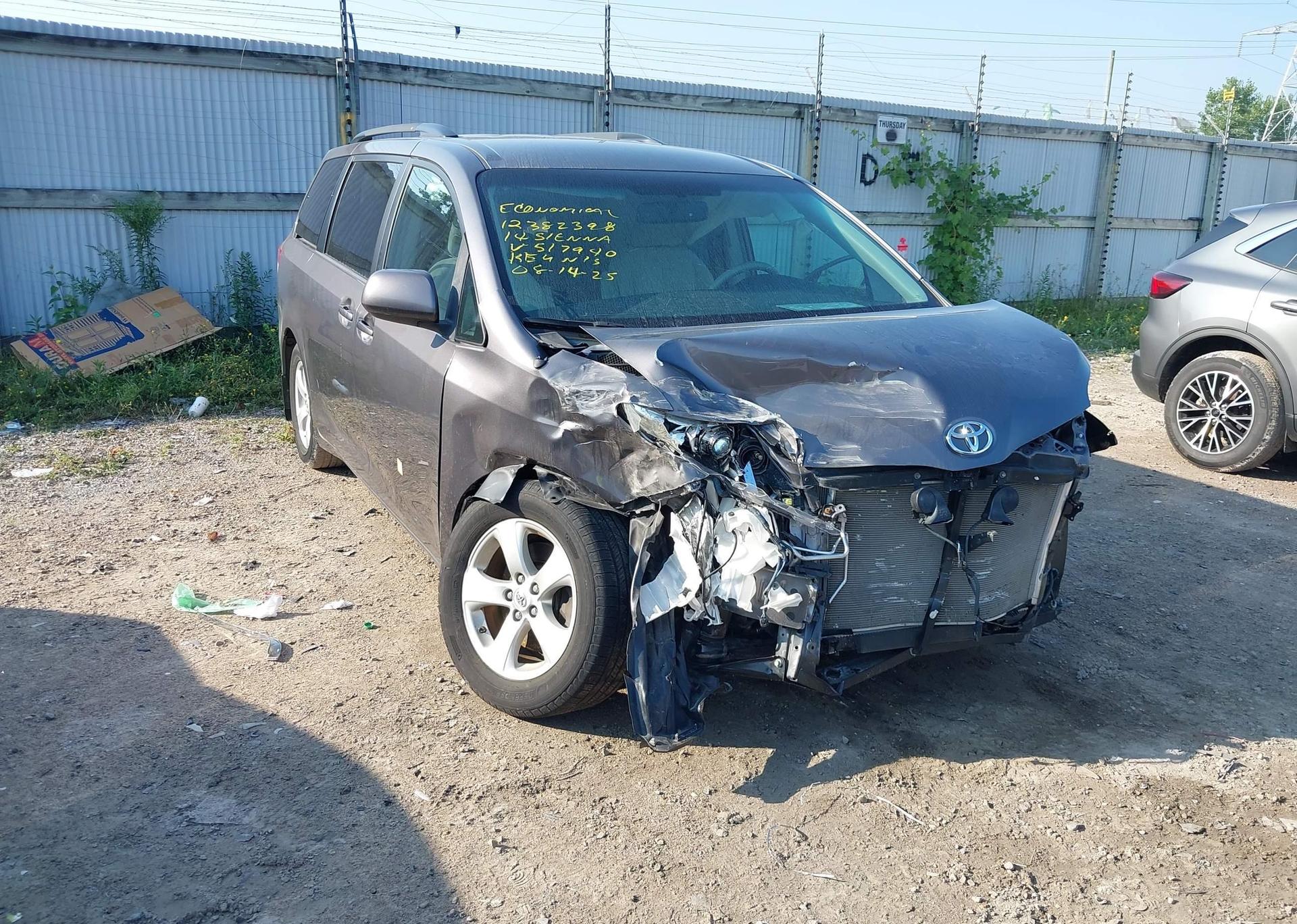 2014 TOYOTA SIENNA LE V6