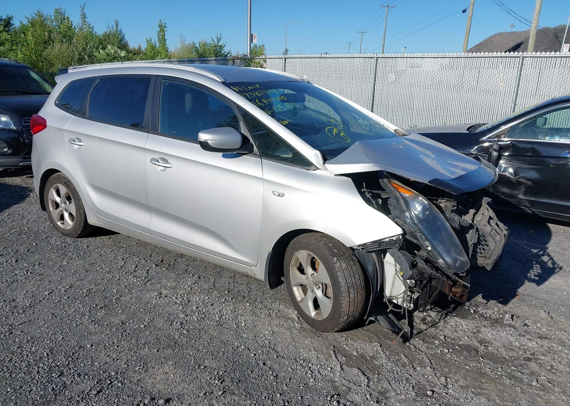 2016 KIA RONDO