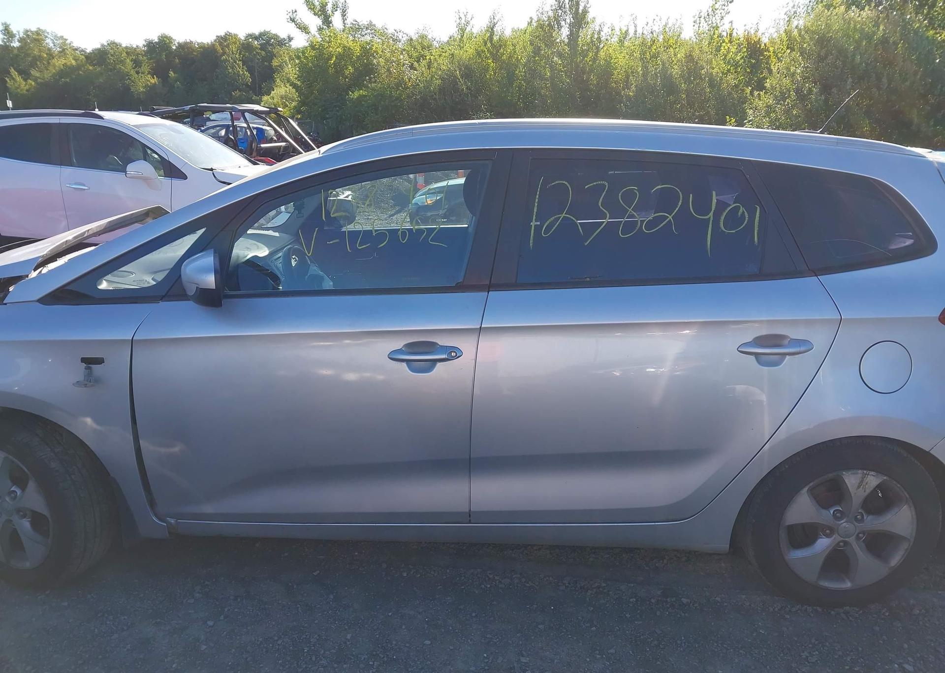 2016 KIA RONDO