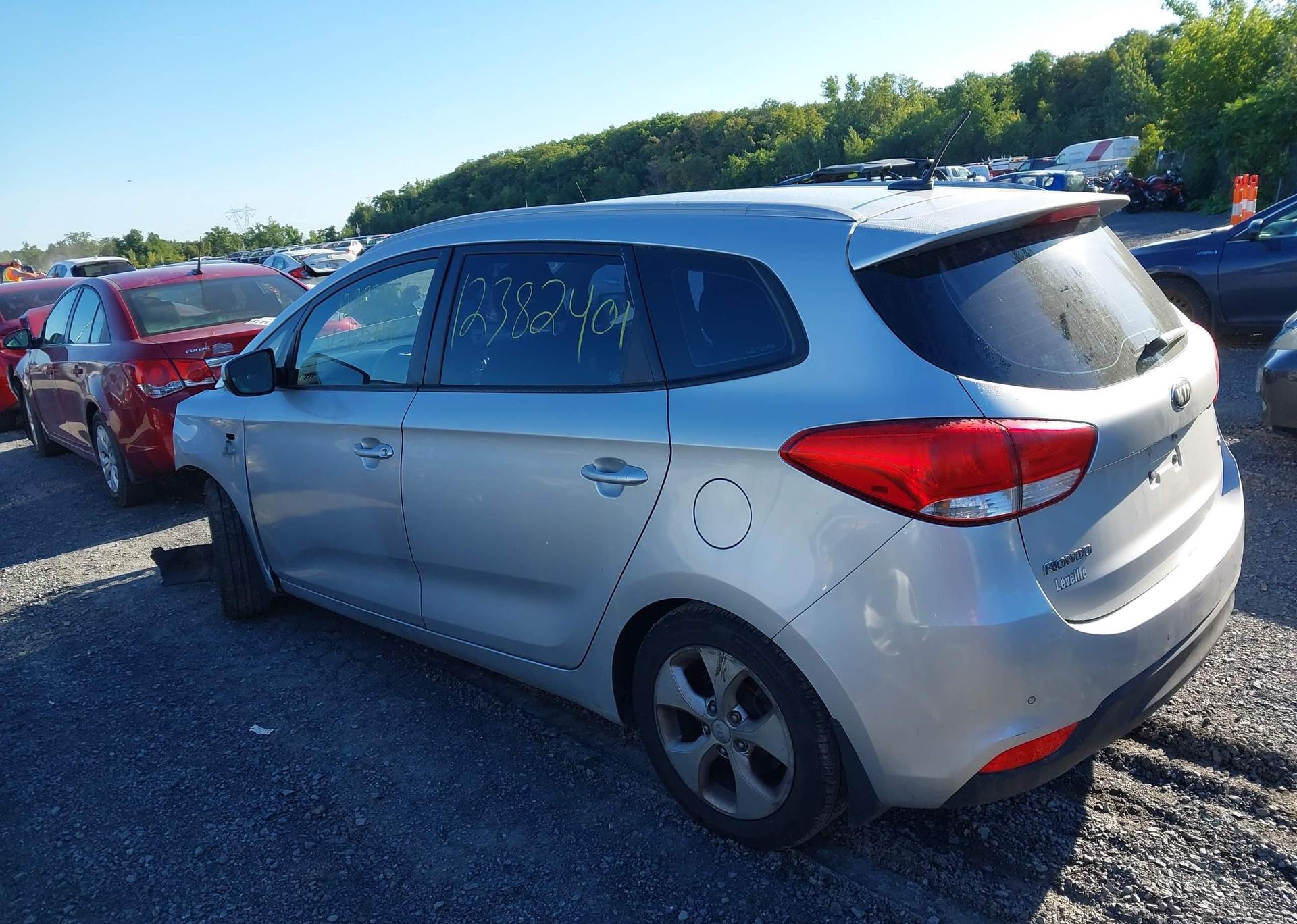 2016 KIA RONDO