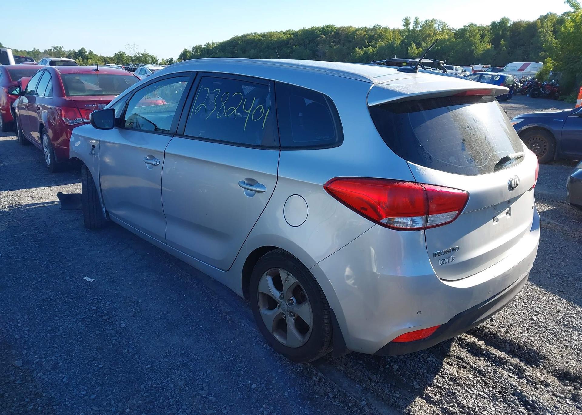 2016 KIA RONDO