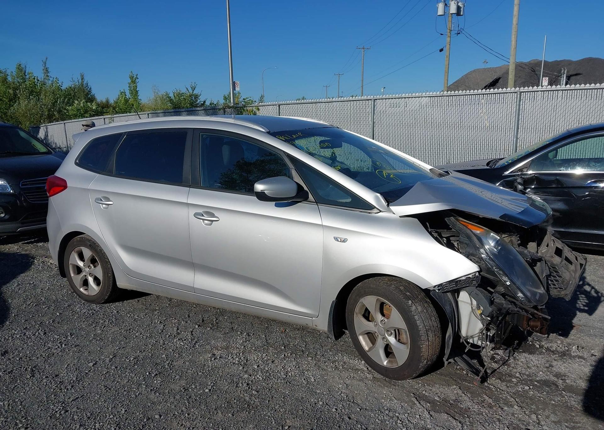 2016 KIA RONDO