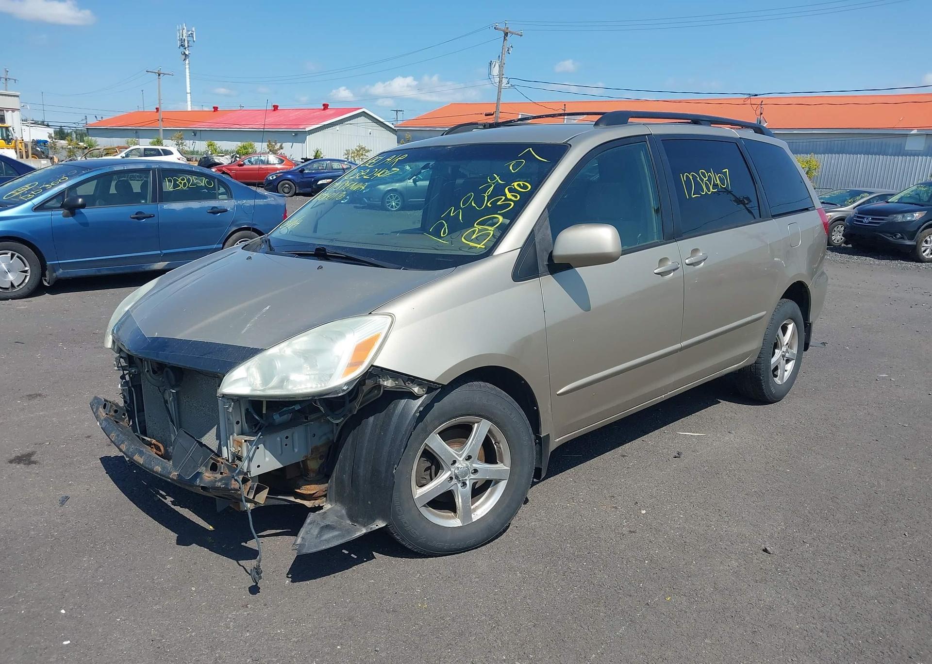 2004 TOYOTA SIENNA CE