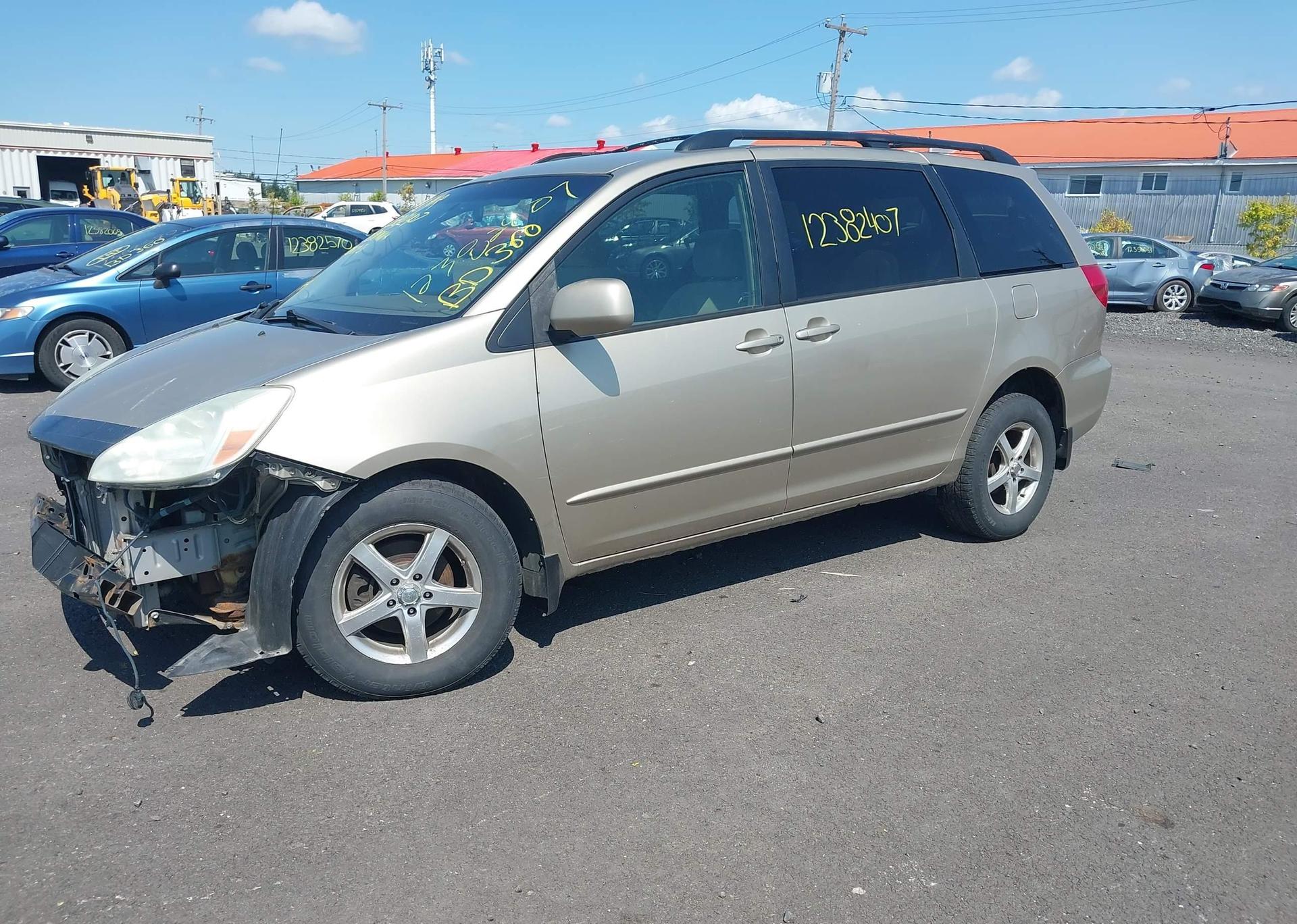2004 TOYOTA SIENNA CE