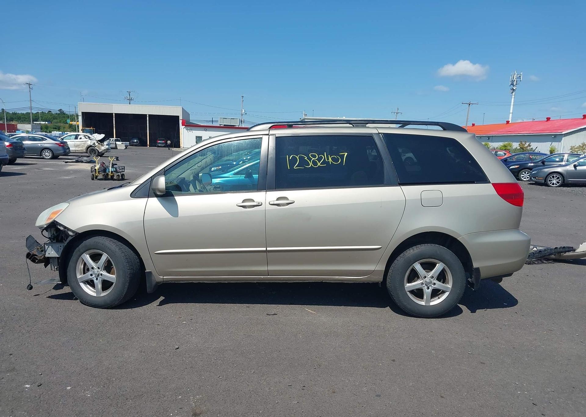 2004 TOYOTA SIENNA CE