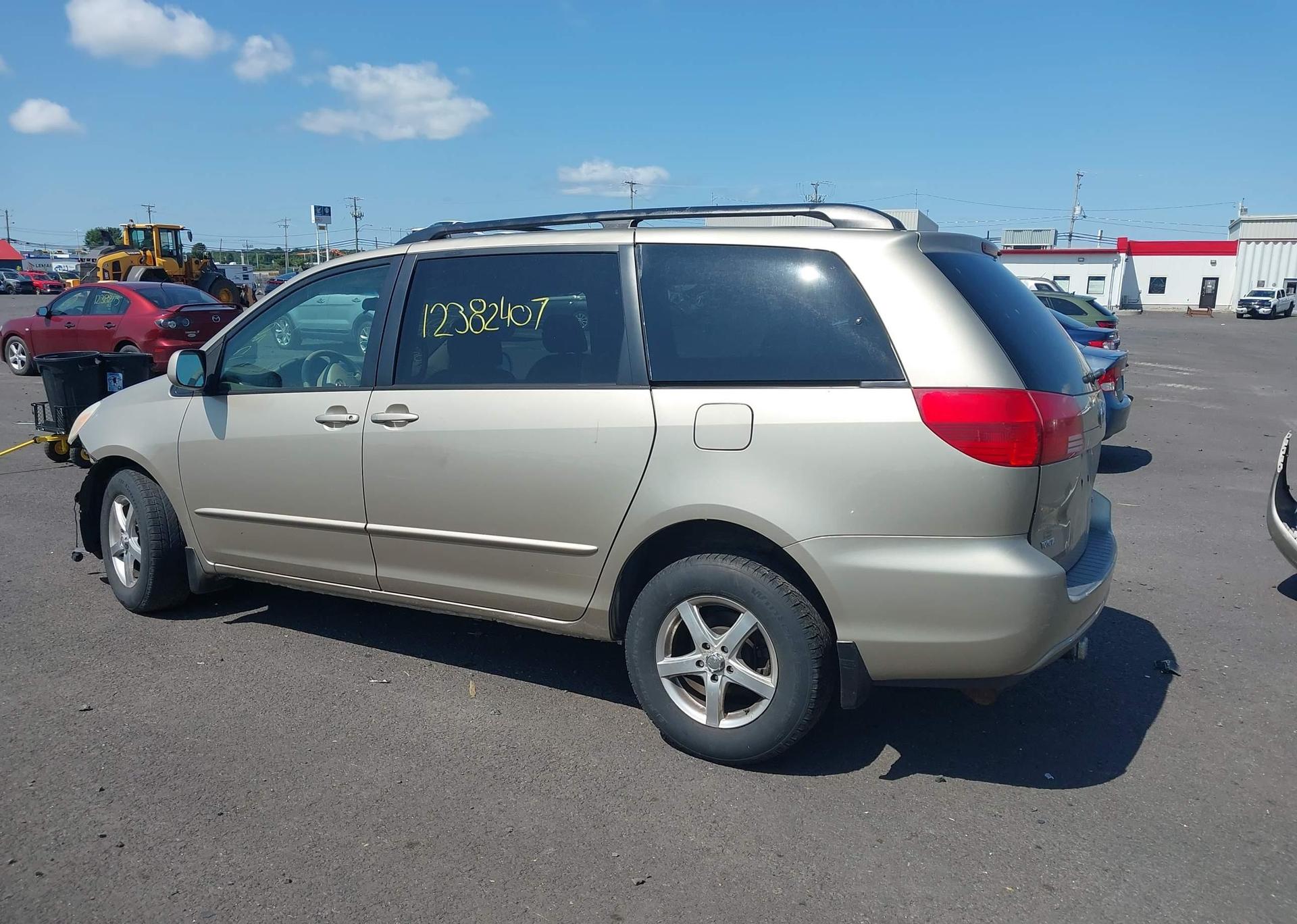 2004 TOYOTA SIENNA CE