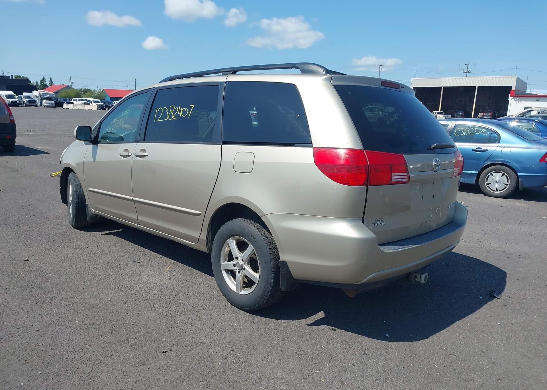 2004 TOYOTA SIENNA CE