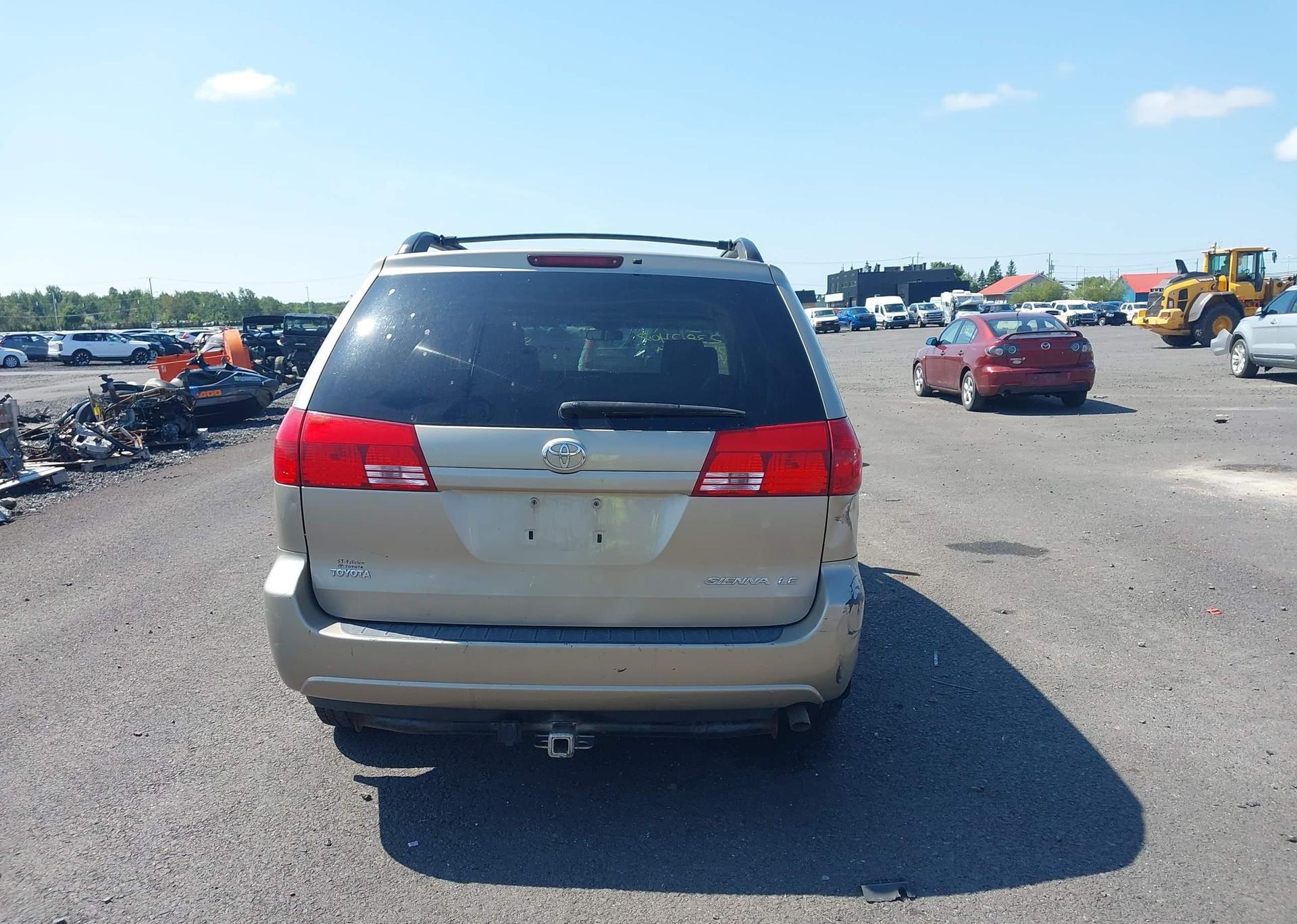 2004 TOYOTA SIENNA CE