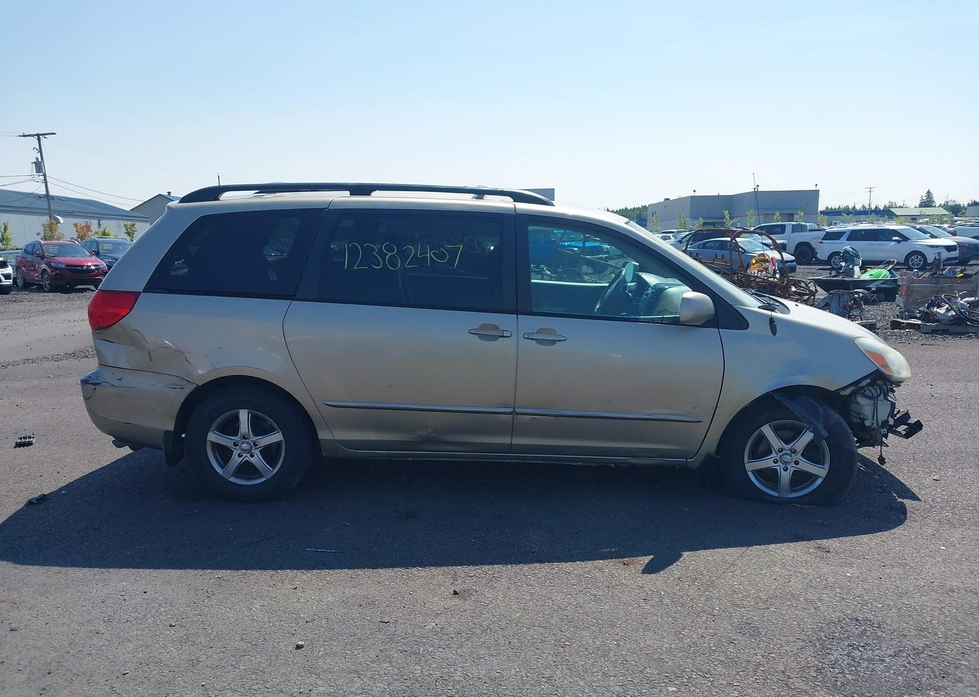 2004 TOYOTA SIENNA CE