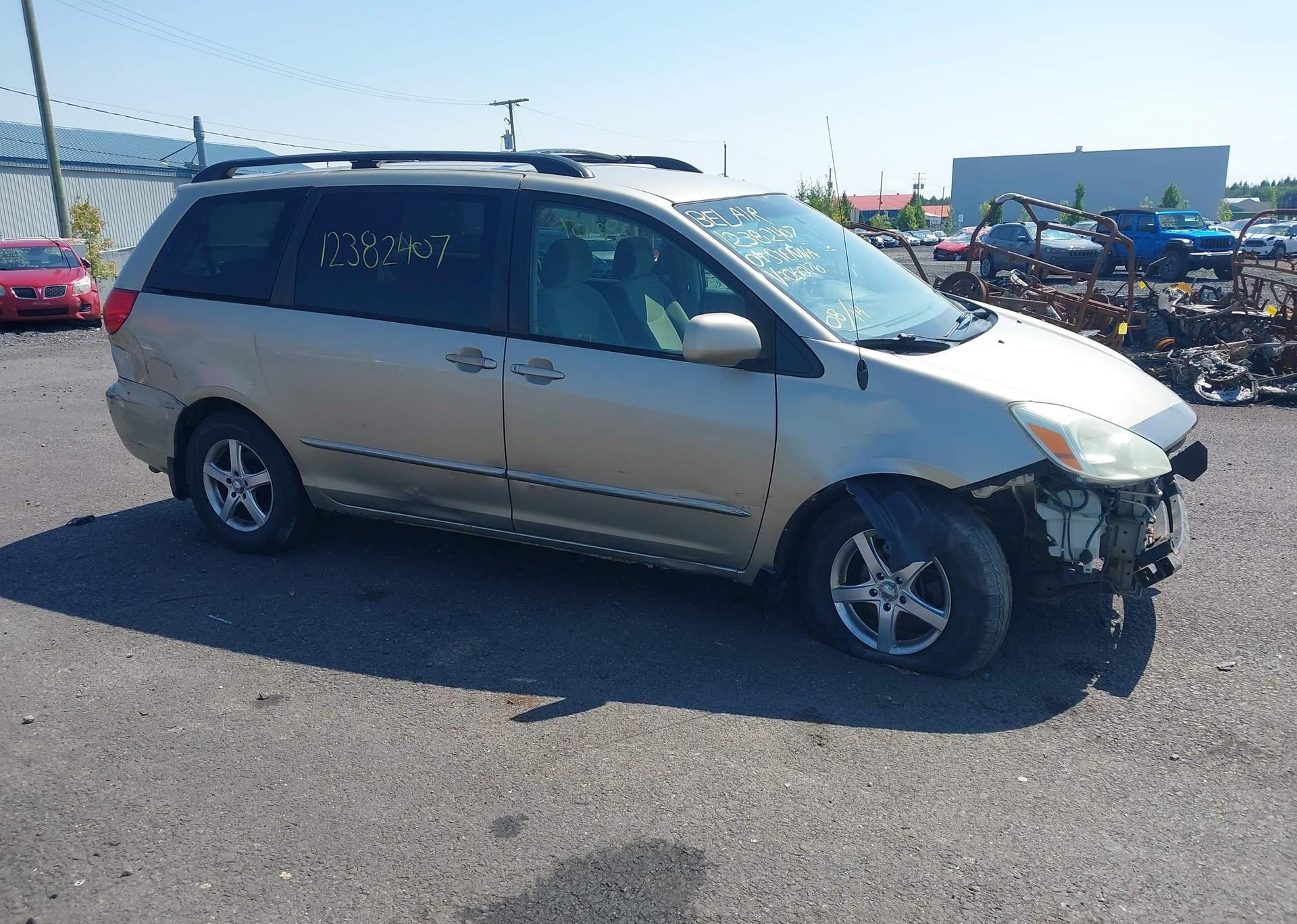 2004 TOYOTA SIENNA CE