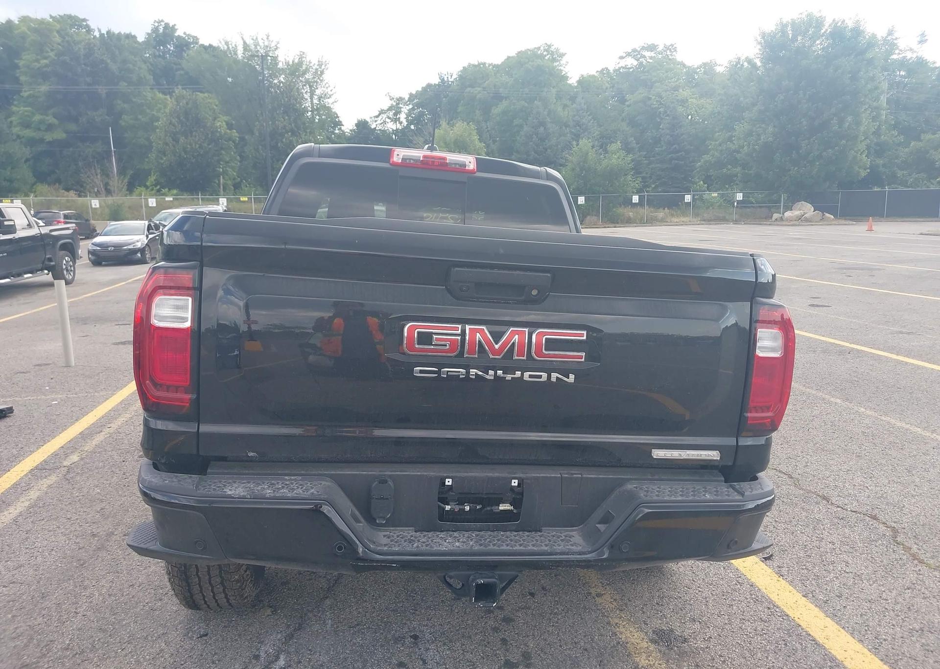 2025 GMC CANYON ELEVATION