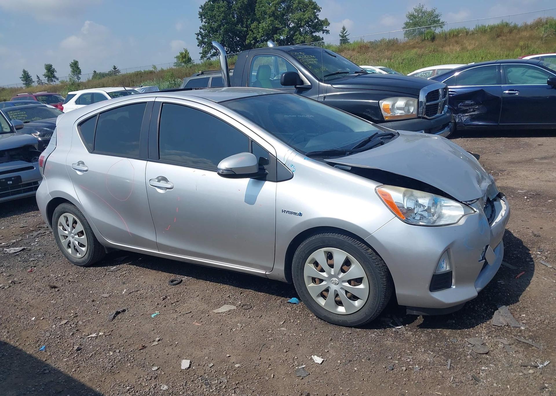 2013 TOYOTA Prius c