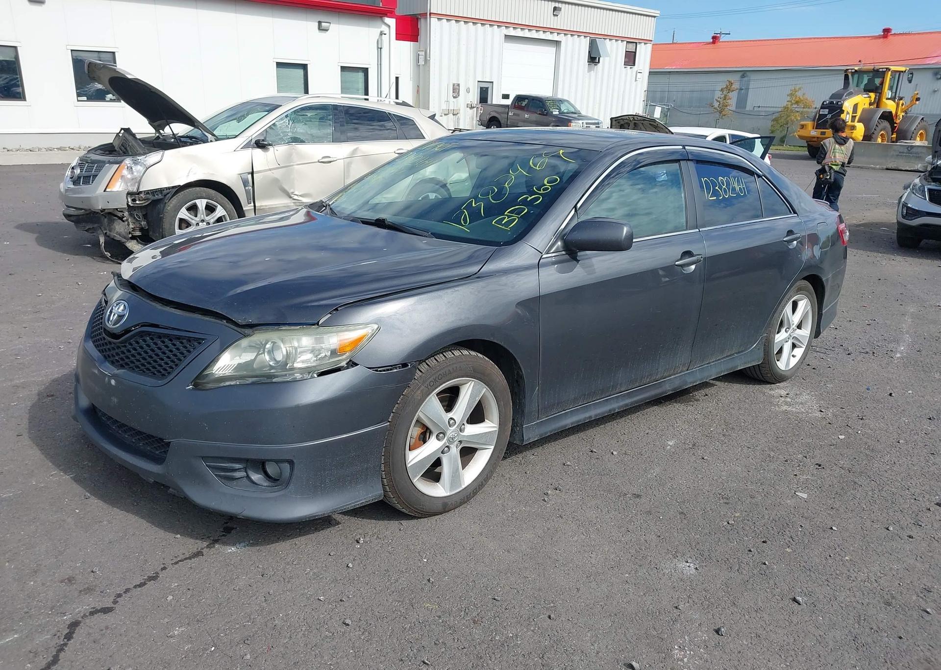 2011 TOYOTA CAMRY SE