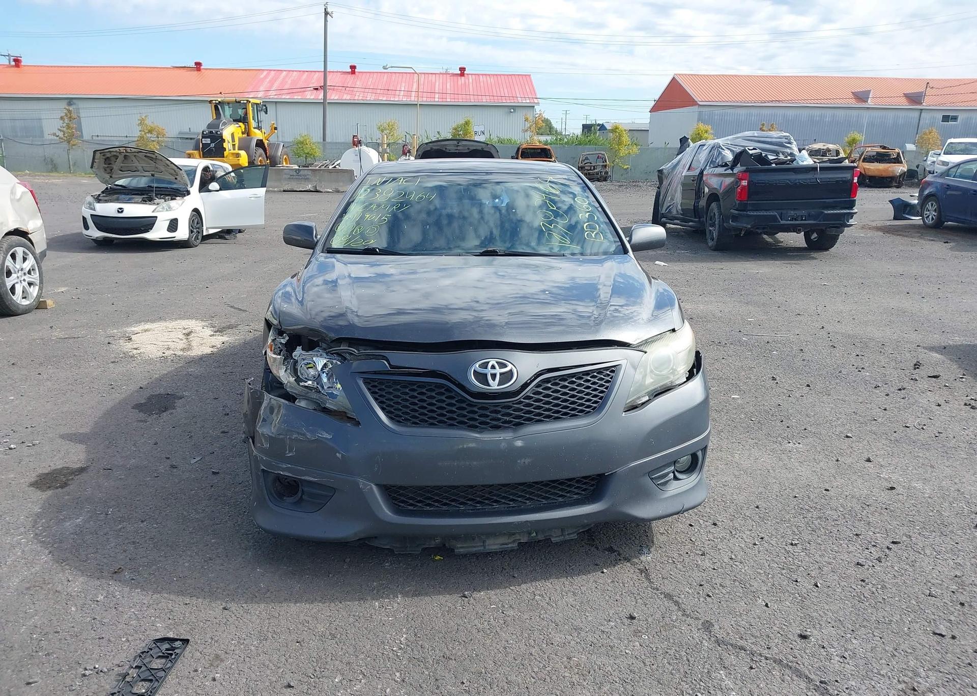 2011 TOYOTA CAMRY SE