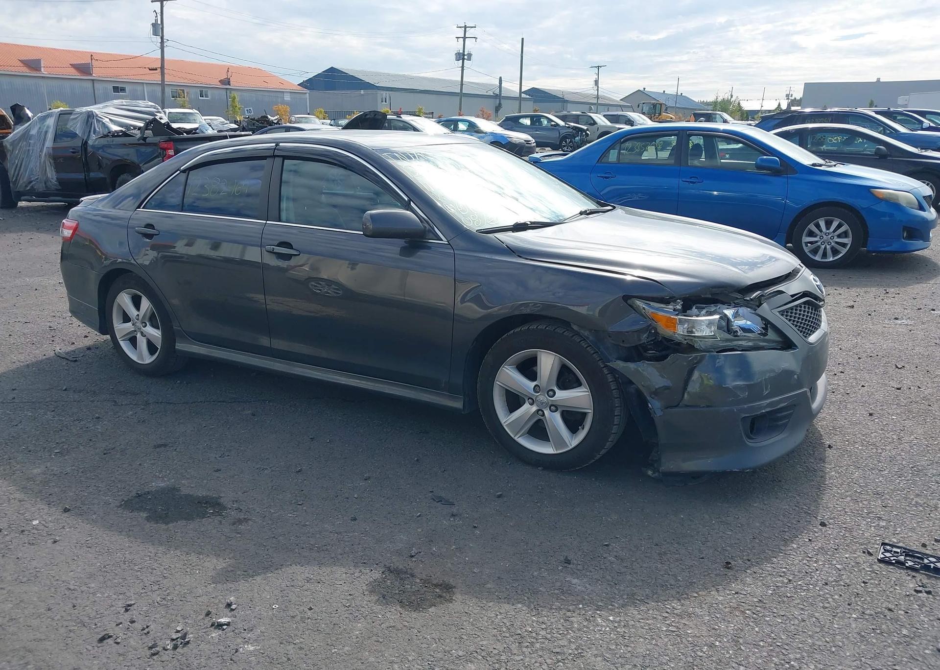 2011 TOYOTA CAMRY SE