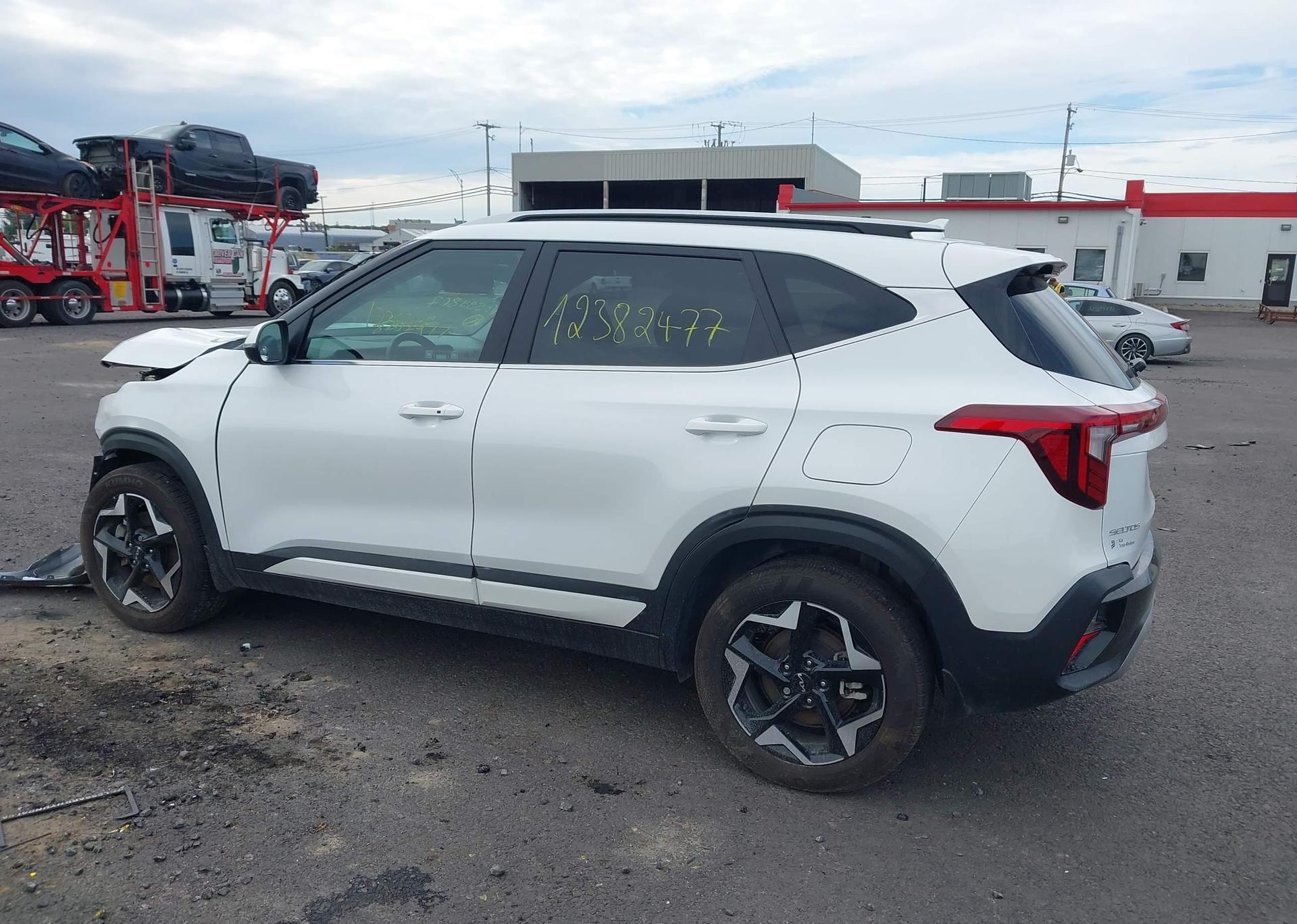 2024 KIA SELTOS EX