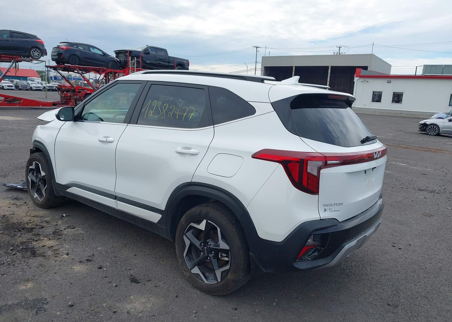 2024 KIA SELTOS EX