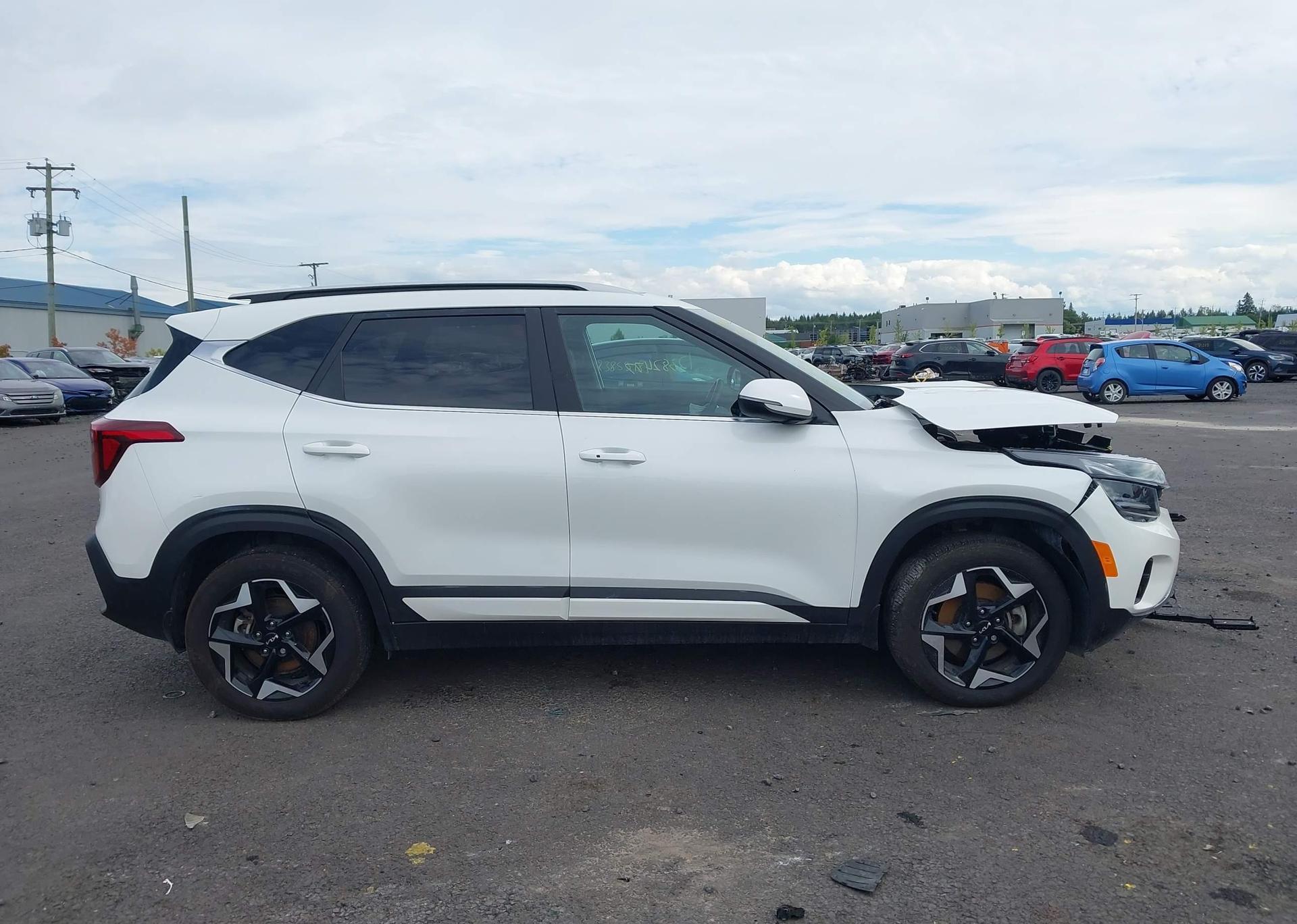 2024 KIA SELTOS EX