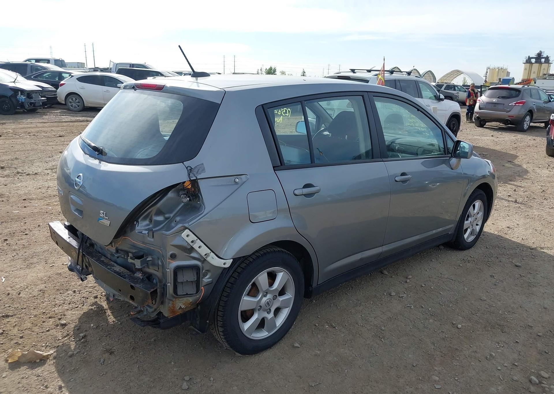 2011 NISSAN VERSA 1.8SL