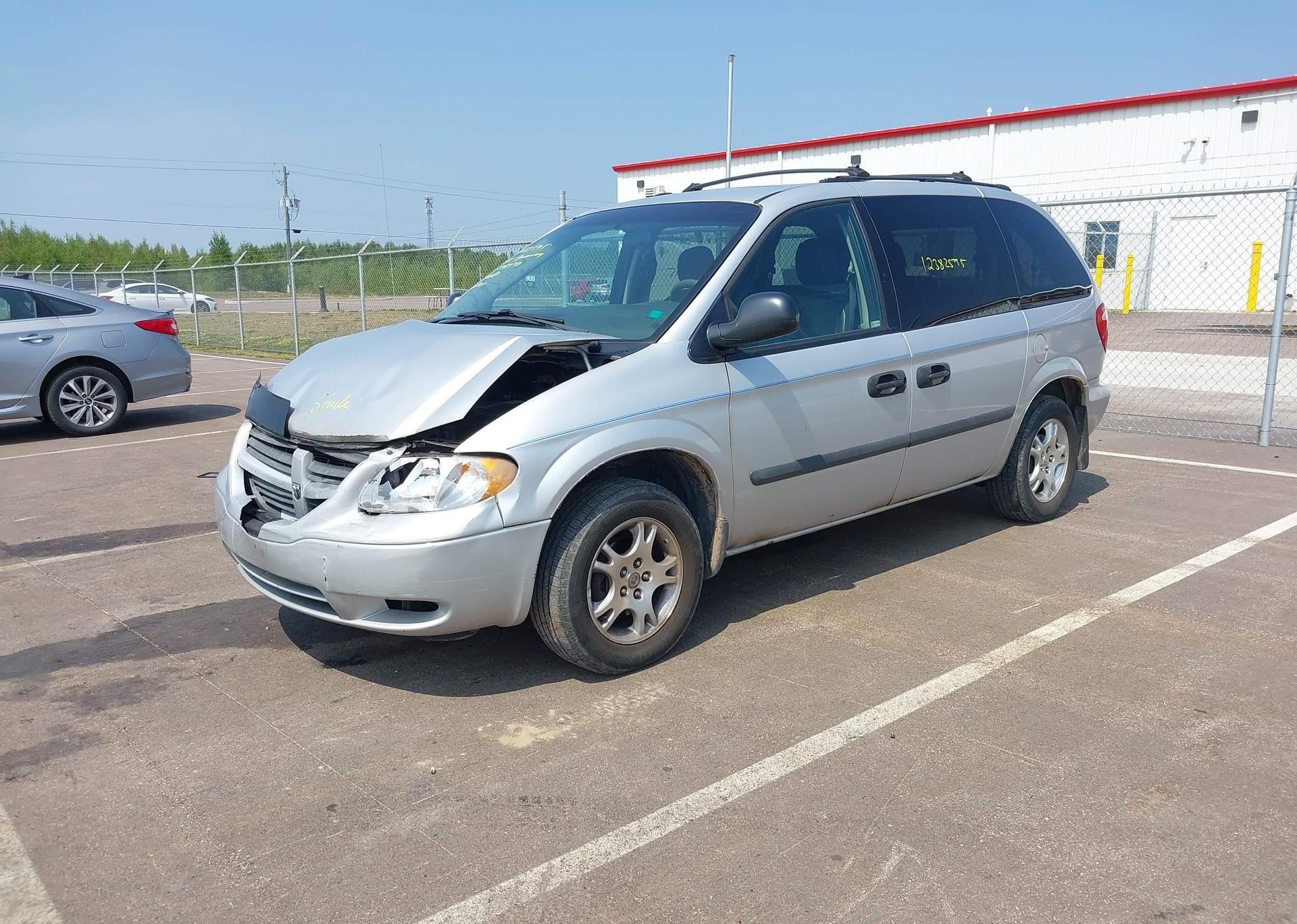 2005 DODGE CARAVAN SE