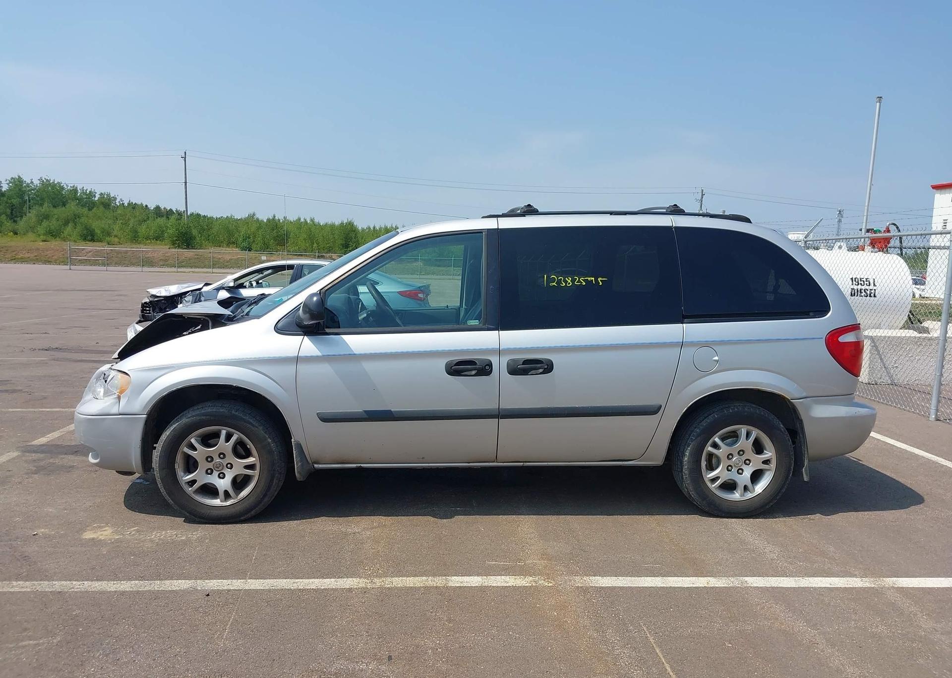 2005 DODGE CARAVAN SE