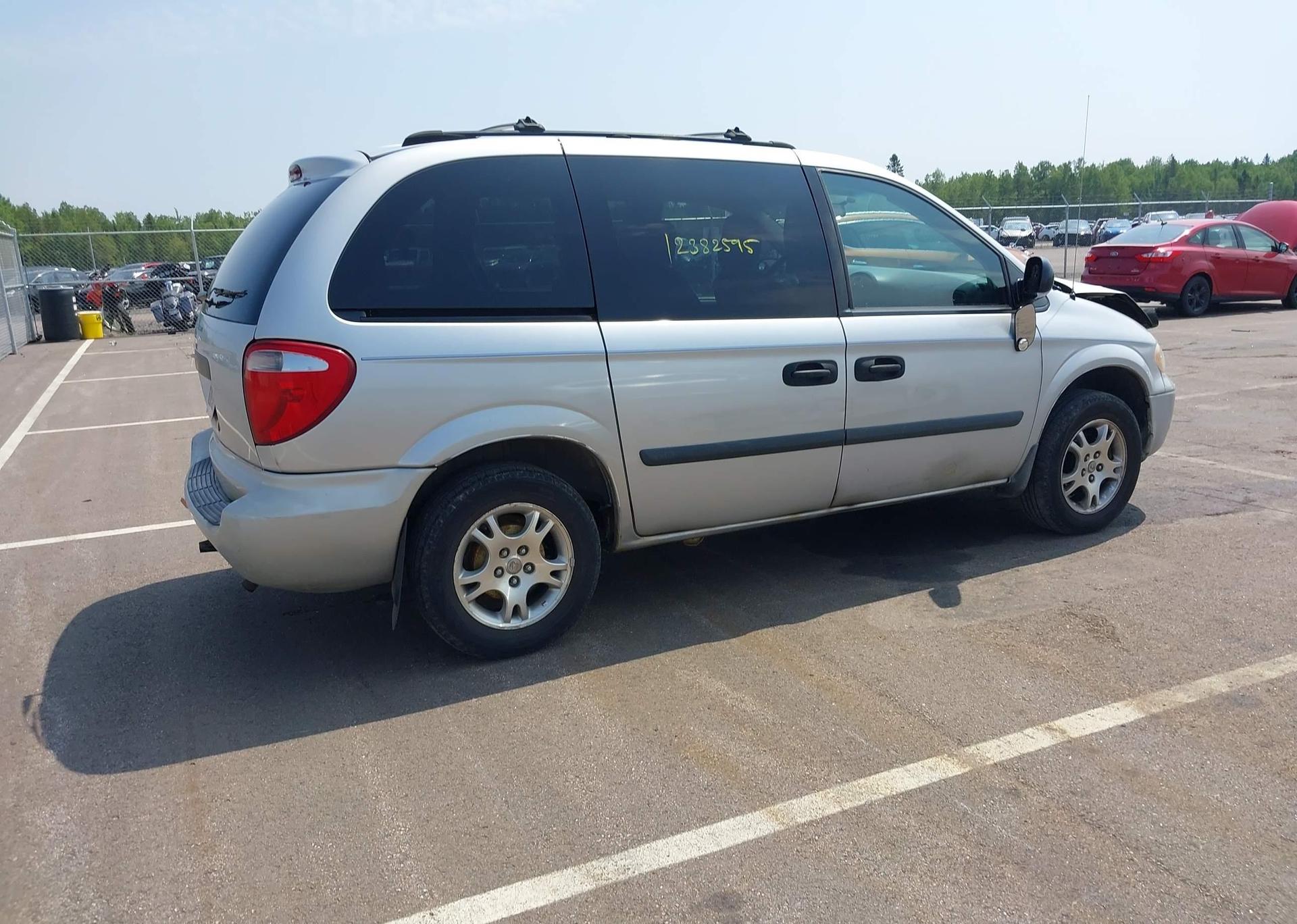 2005 DODGE CARAVAN SE