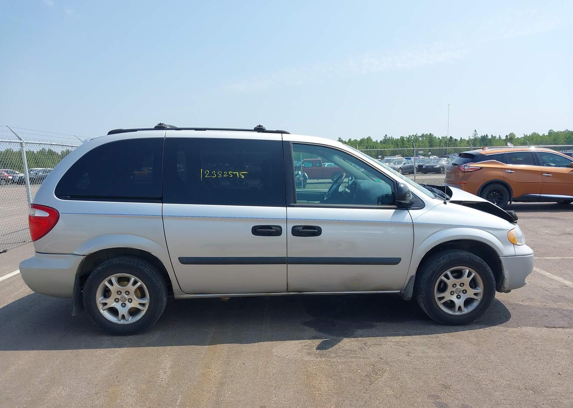 2005 DODGE CARAVAN SE