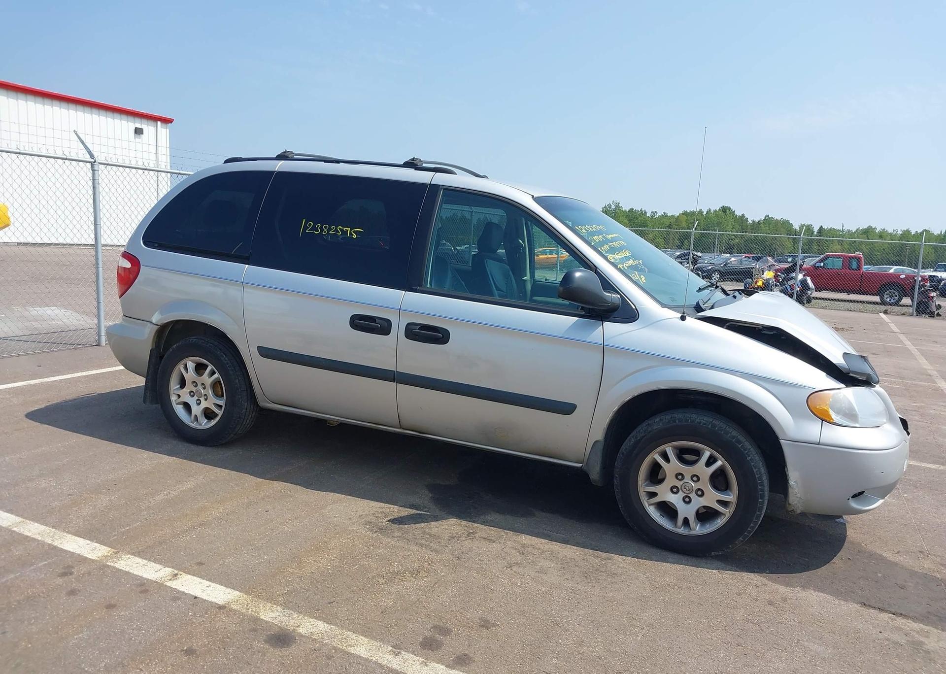 2005 DODGE CARAVAN SE