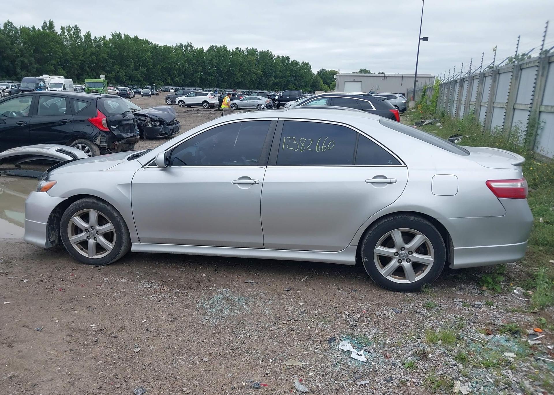 2009 TOYOTA CAMRY SE V6