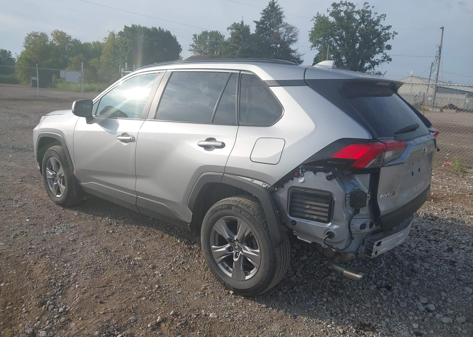 2023 TOYOTA RAV4 XLE