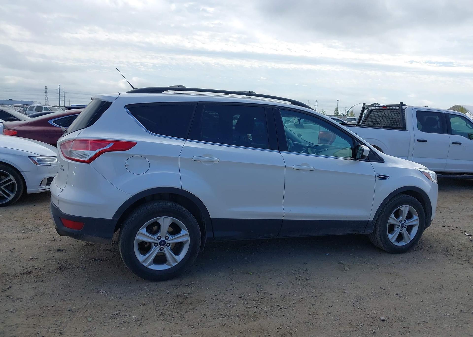 2015 FORD ESCAPE SE