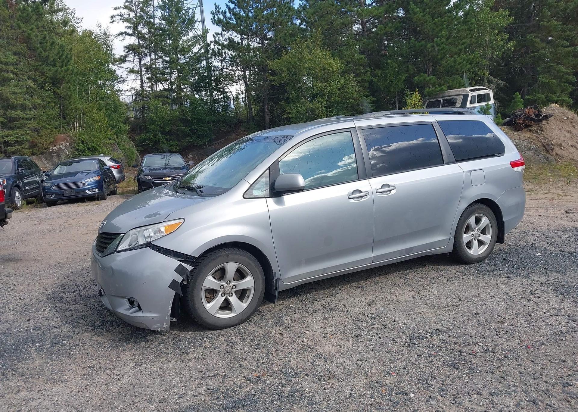 2011 TOYOTA SIENNA LE